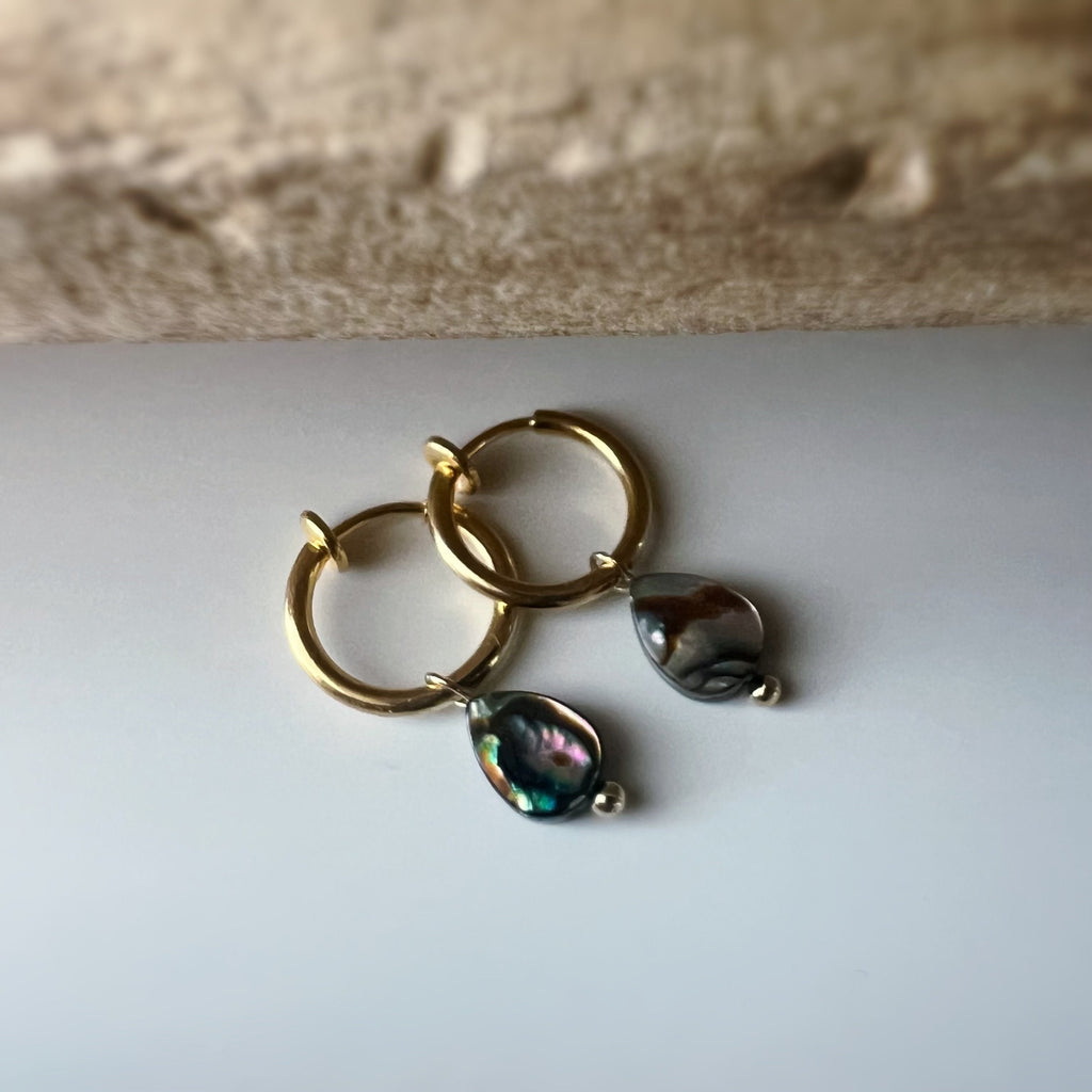 Clips d'oreille 2-EN-1 CLIPS anneaux doré. Perle coquillage d'ormeau naturelle forme Rond / Oval. Bijoux quotidien Anneaux 1.3cm