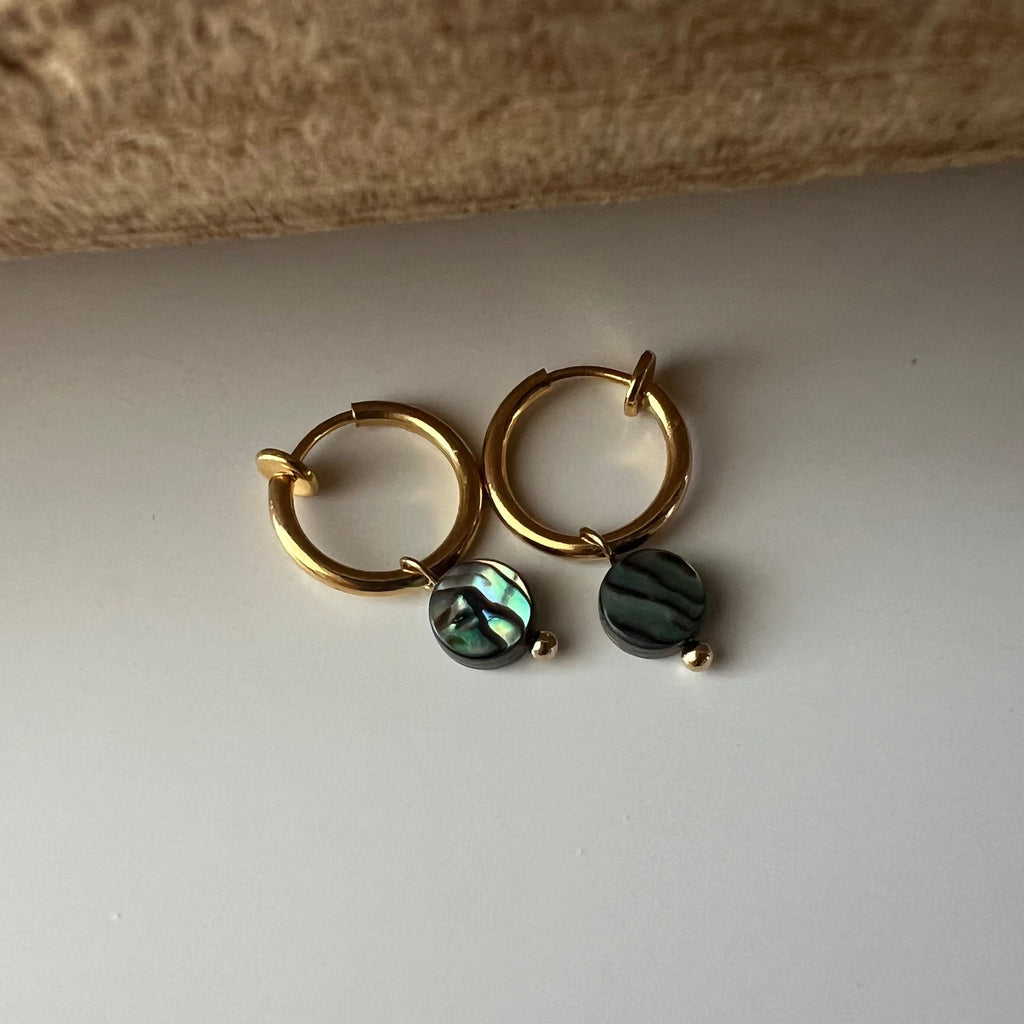 Clips d'oreille 2-EN-1 CLIPS anneaux doré. Perle coquillage d'ormeau naturelle forme Rond / Oval. Bijoux quotidien Anneaux 1.3cm