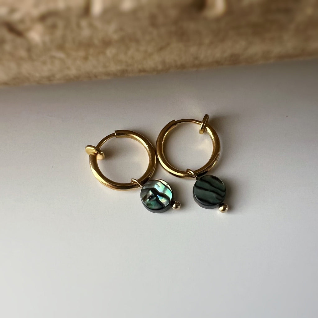 Clips d'oreille 2-EN-1 CLIPS anneaux doré. Perle coquillage d'ormeau naturelle forme Rond / Oval. Bijoux quotidien Anneaux 1.3cm