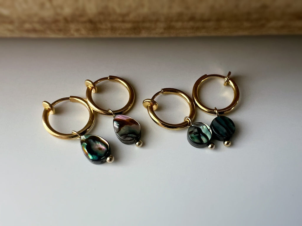 Clips d'oreille 2-EN-1 CLIPS anneaux doré. Perle coquillage d'ormeau naturelle forme Rond / Oval. Bijoux quotidien Anneaux 1.3cm