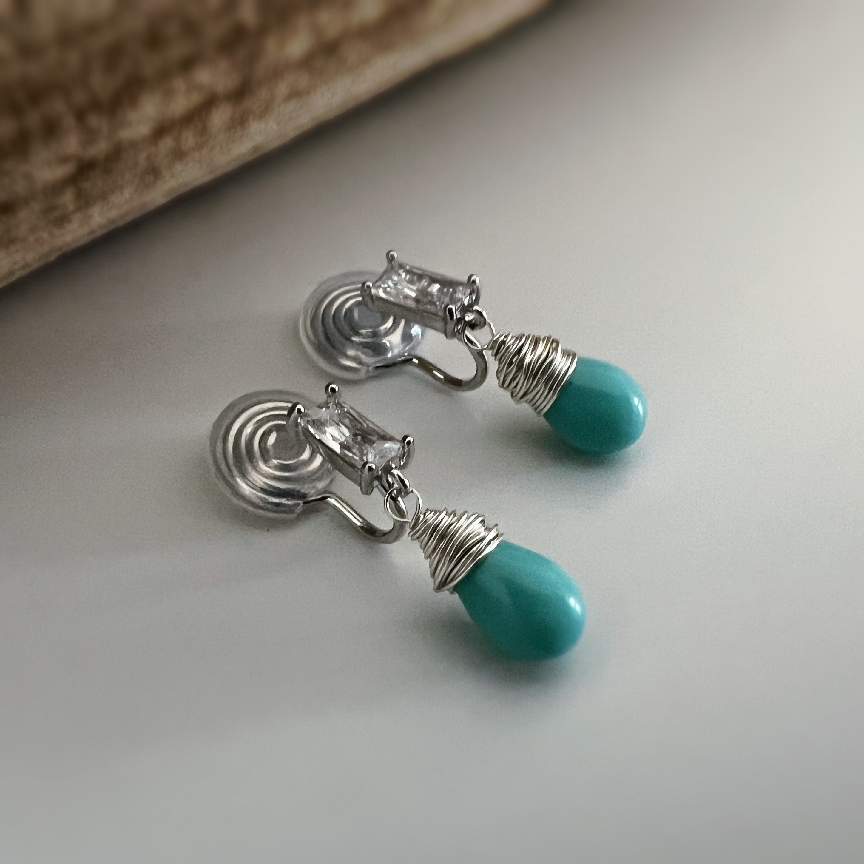 SANS DOULEUR ! Boucles d'oreilles pendantes zircon rectangulaires clips u spirale Argent Perle goutte d’eau turquoise. Clips Délicates