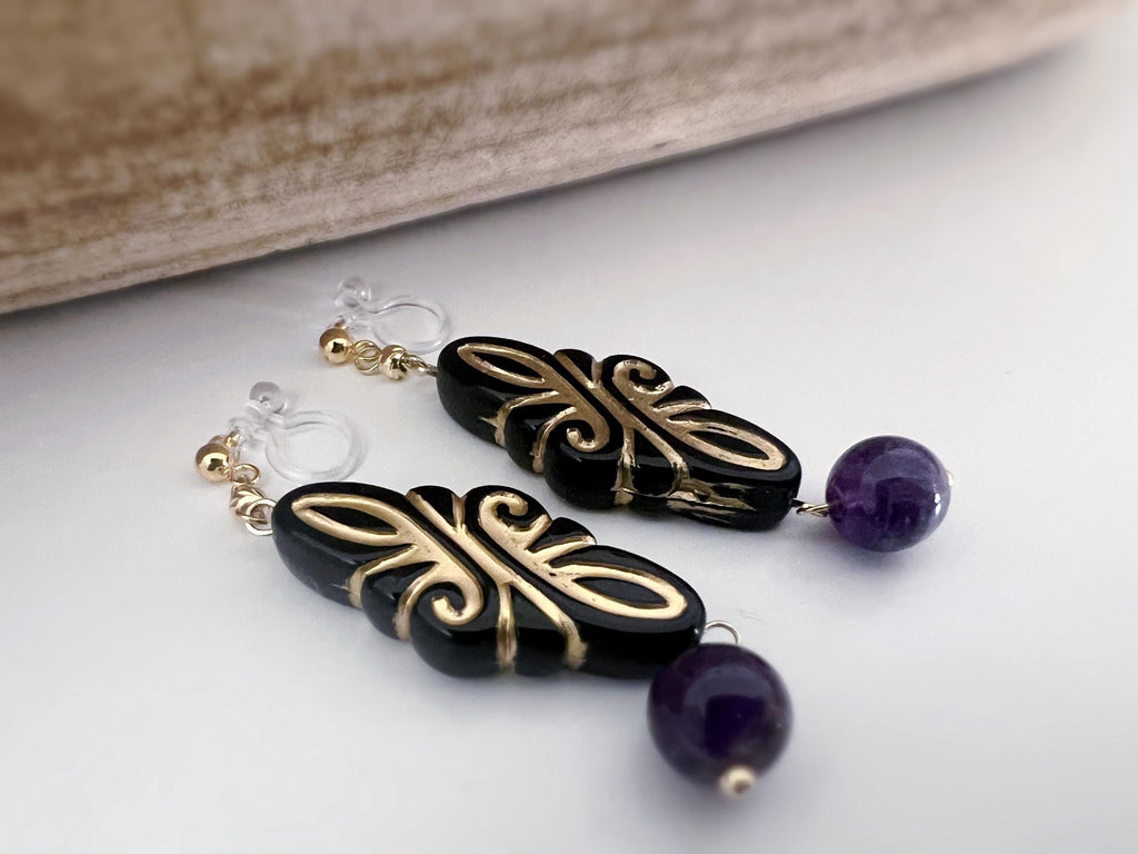 Longue boucles d'oreilles pendantes CLIPS INVISIBLES couleur Or, Perle losange vintage en acétate à motif doré Perle ronde amethyste violet