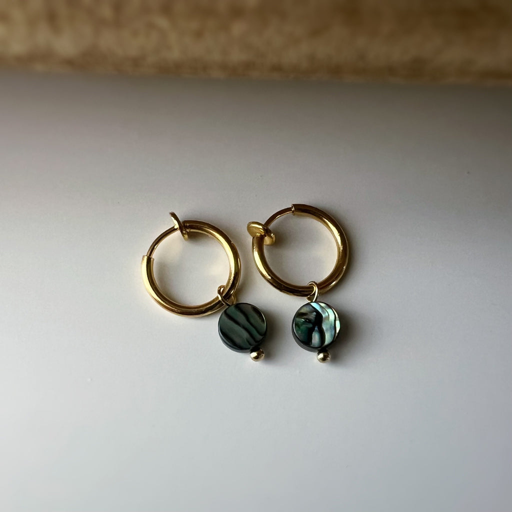 Clips d'oreille 2-EN-1 CLIPS anneaux doré. Perle coquillage d'ormeau naturelle forme Rond / Oval. Bijoux quotidien Anneaux 1.3cm