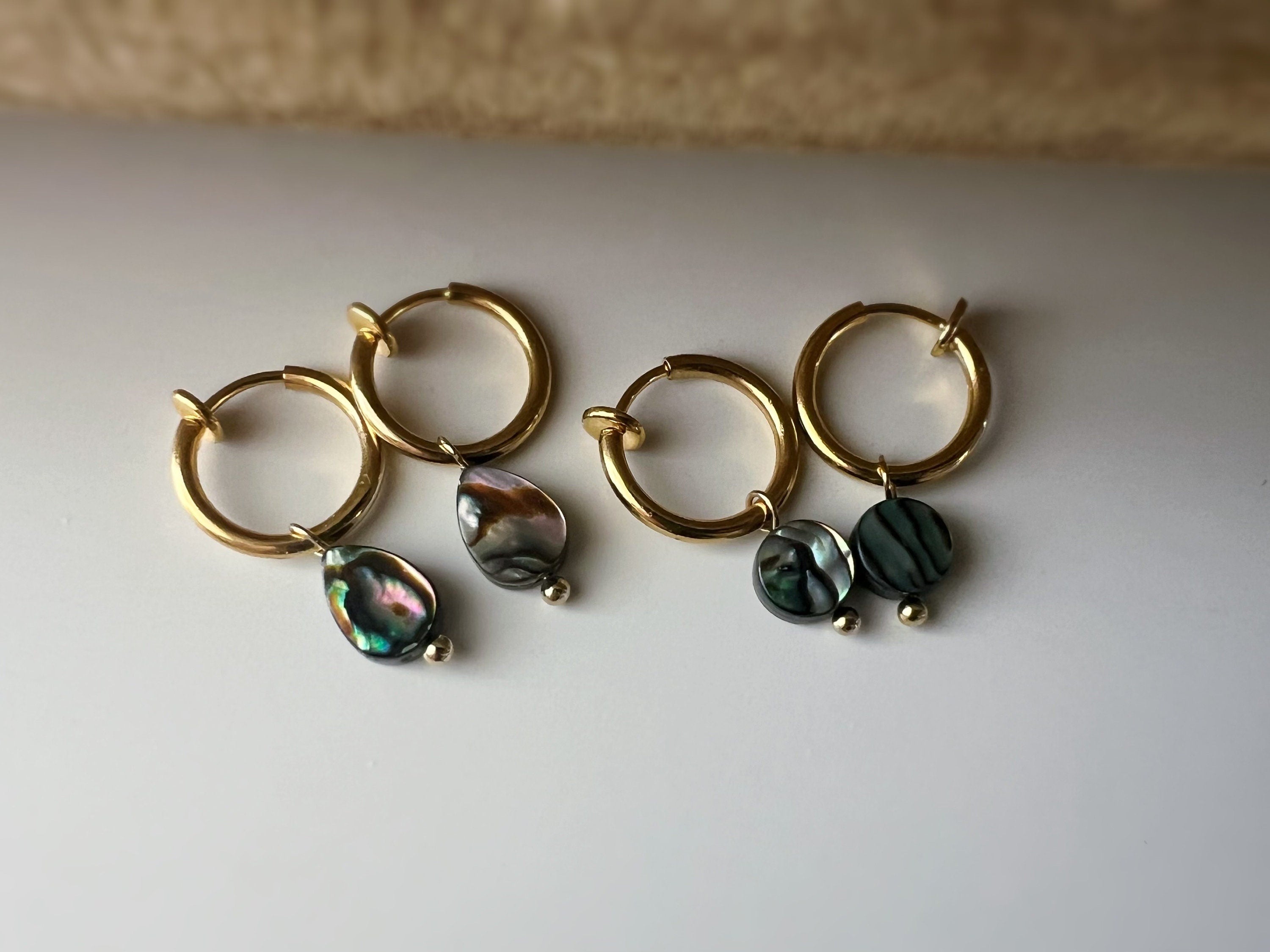 Clips d'oreille 2-EN-1 CLIPS anneaux doré. Perle coquillage d'ormeau naturelle forme Rond / Oval. Bijoux quotidien Anneaux 1.3cm