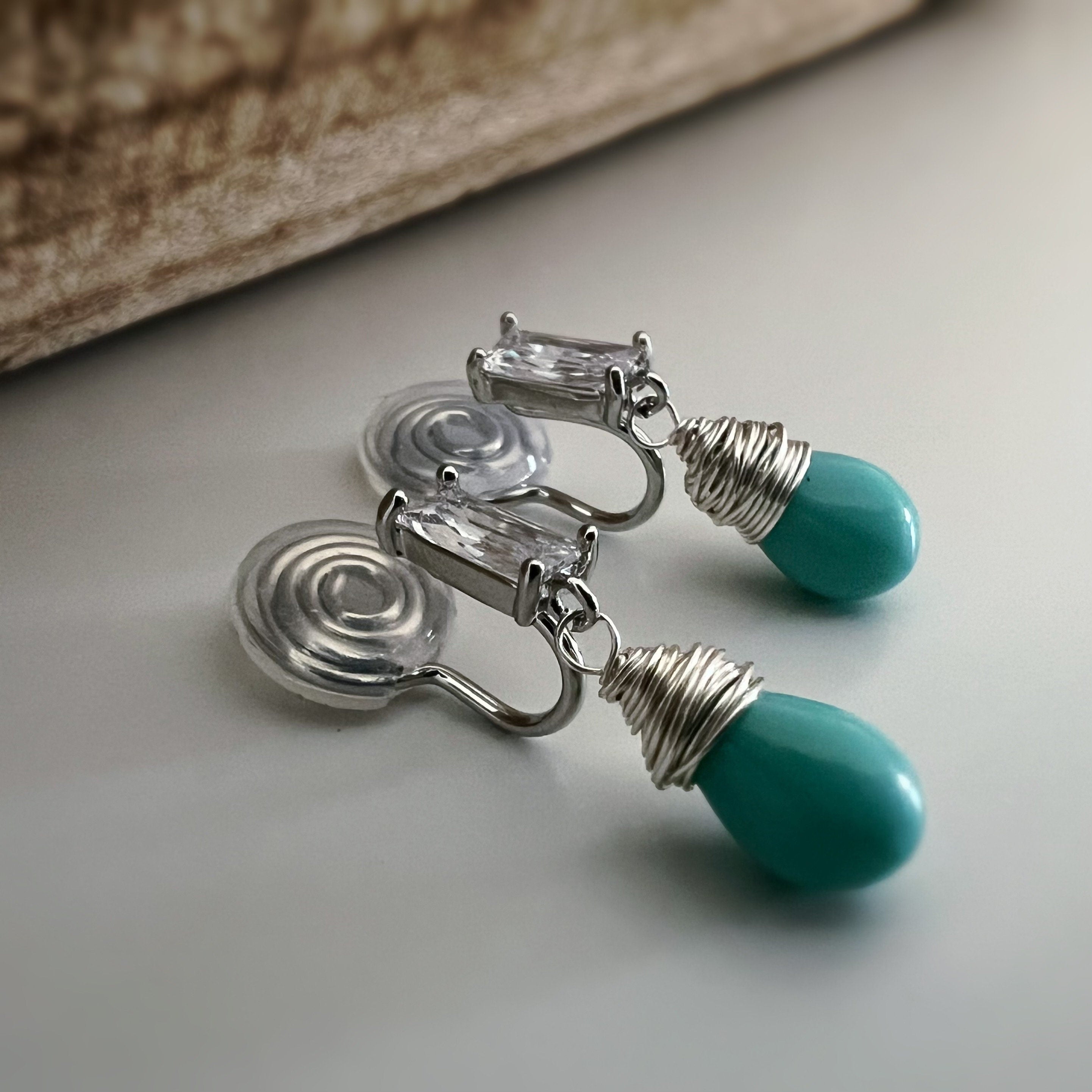 SANS DOULEUR ! Boucles d'oreilles pendantes zircon rectangulaires clips u spirale Argent Perle goutte d’eau turquoise. Clips Délicates