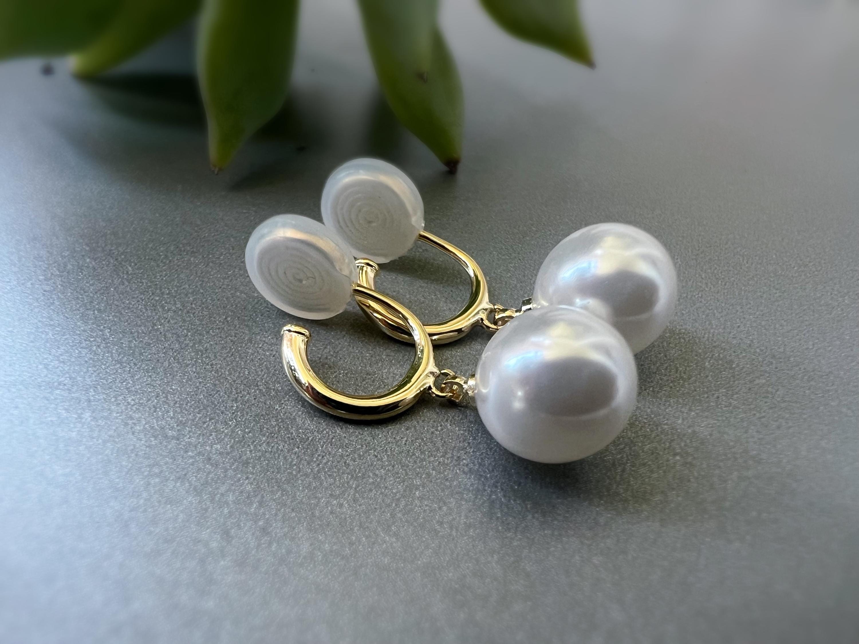 SANS DOULEUR ! Boucles d'oreilles CLIPS U pendantes spirale Petit créole or avec grande Perle blanche. Clips confortable. prêt à offrir