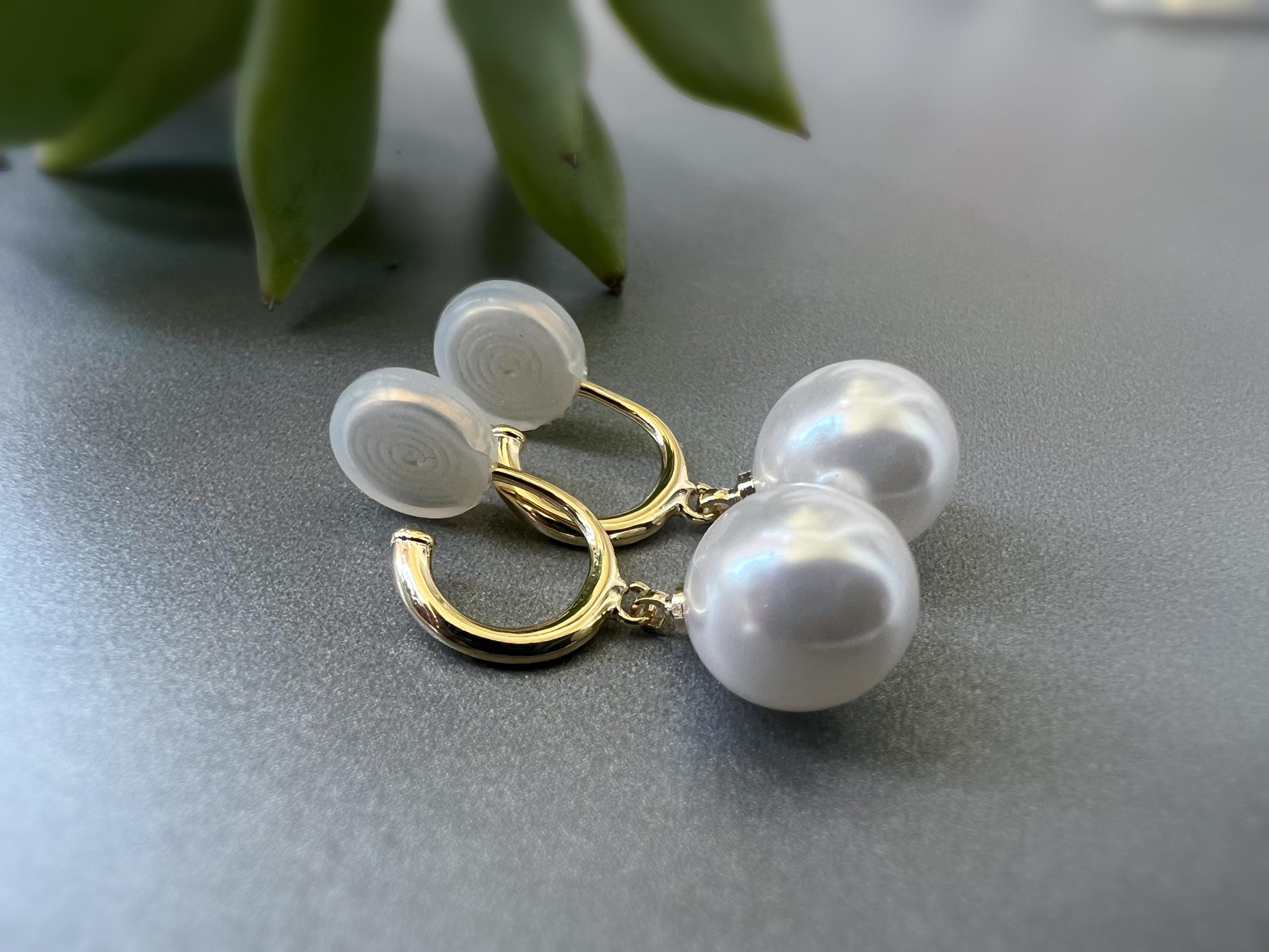 SANS DOULEUR ! Boucles d'oreilles CLIPS U pendantes spirale Petit créole or avec grande Perle blanche. Clips confortable. prêt à offrir