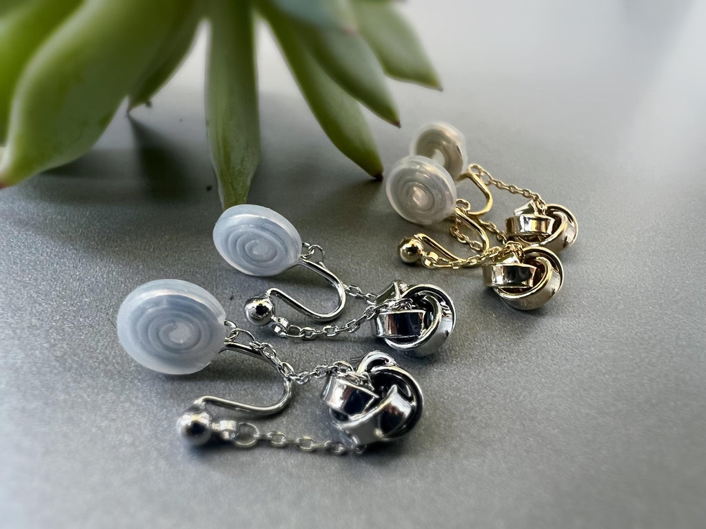 SANS DOULEUR ! Boucles d'oreilles CLIPS U spirale Chaîne Fleur quatre pétales Or /Argent. Clips d'oreilles confortable Boucles Délicates
