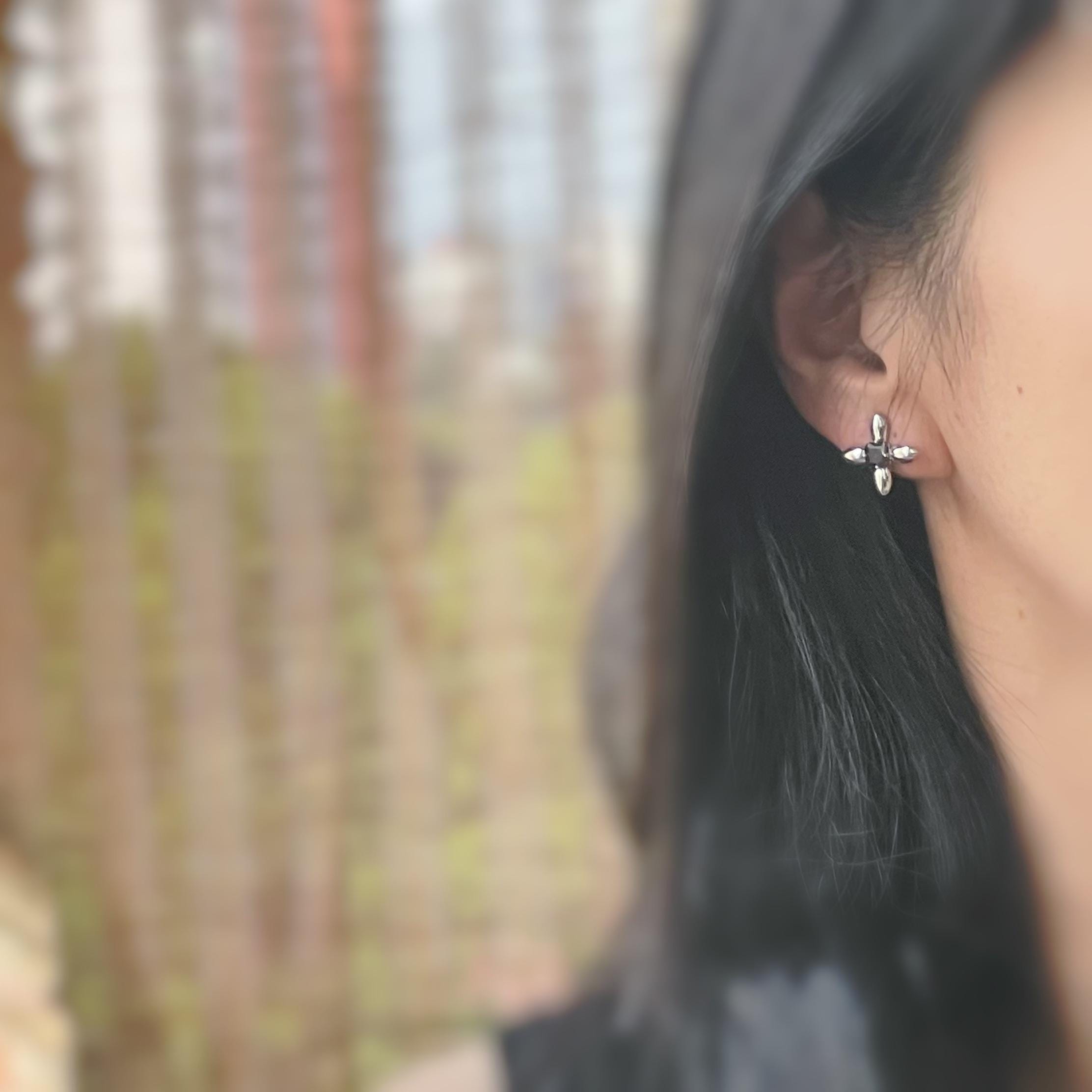 SANS DOULEUR ! Boucles d'oreilles CLIPS U spirale Fleur Croix Argent Zircon carré noirs. Clips d'oreilles confortable Boucles Délicates