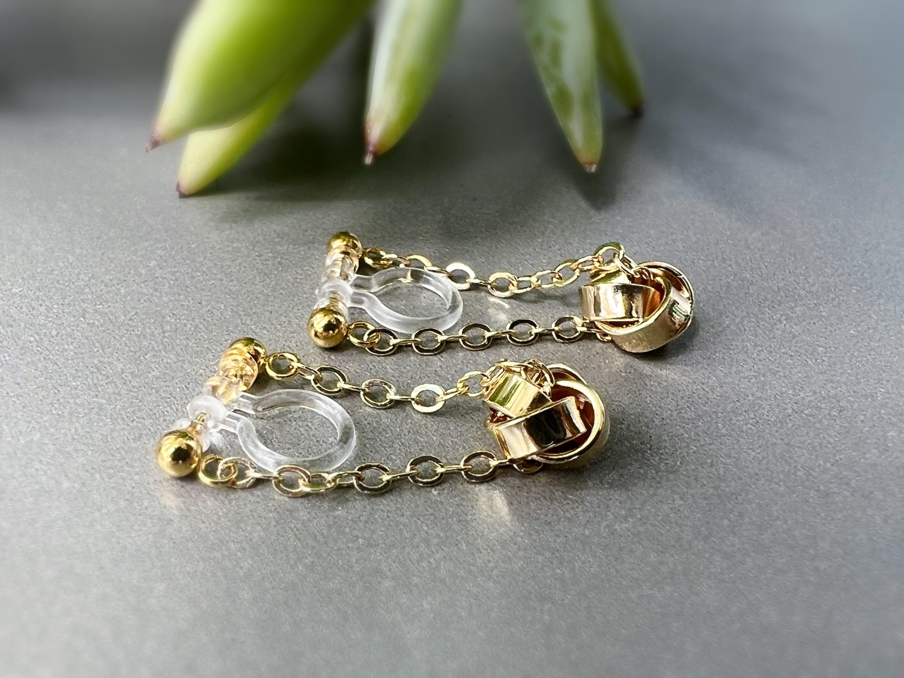 Boucles d'oreilles CLIPS INVISIBLE Chaîne plaqué d'Or Petit Fleur quatre pétales. Clips d'oreilles oreilles non percées