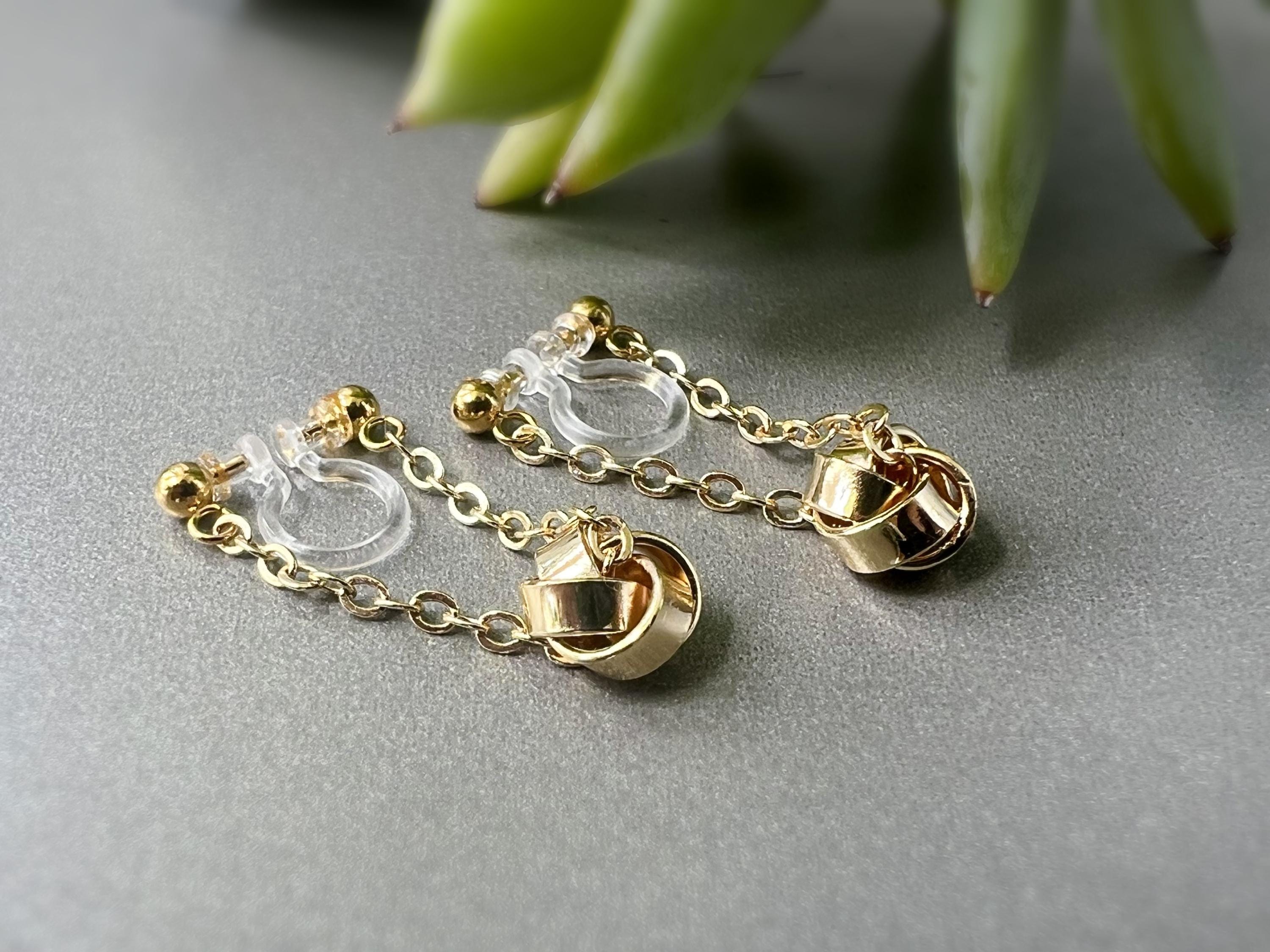 Boucles d'oreilles CLIPS INVISIBLE Chaîne plaqué d'Or Petit Fleur quatre pétales. Clips d'oreilles oreilles non percées