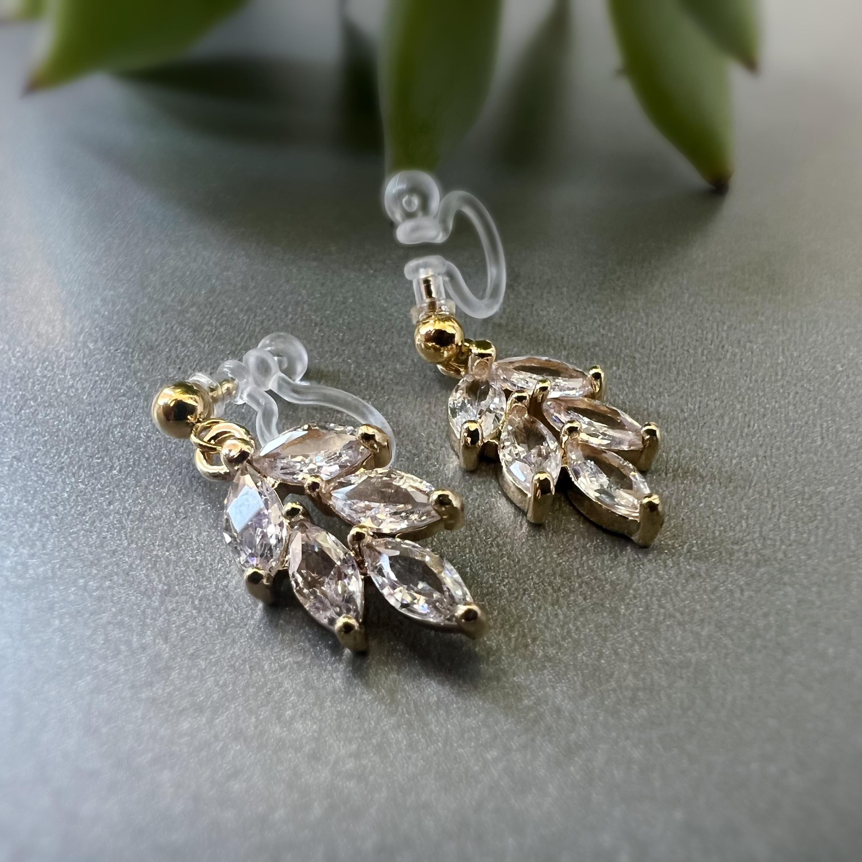 Clips d'oreilles petite feuille couleur Argent/ Or avec zircon transparent. CLIPS Invisible délicat quotidien confortable