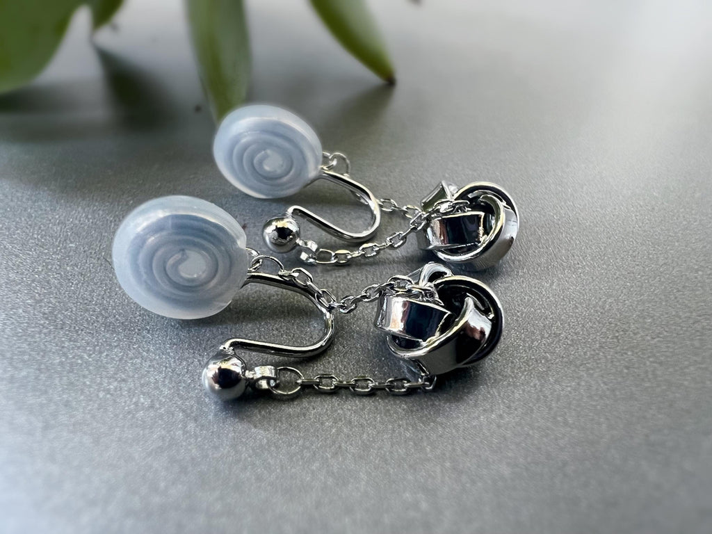 SANS DOULEUR ! Boucles d'oreilles CLIPS U spirale Chaîne Fleur quatre pétales Or /Argent. Clips d'oreilles confortable Boucles Délicates