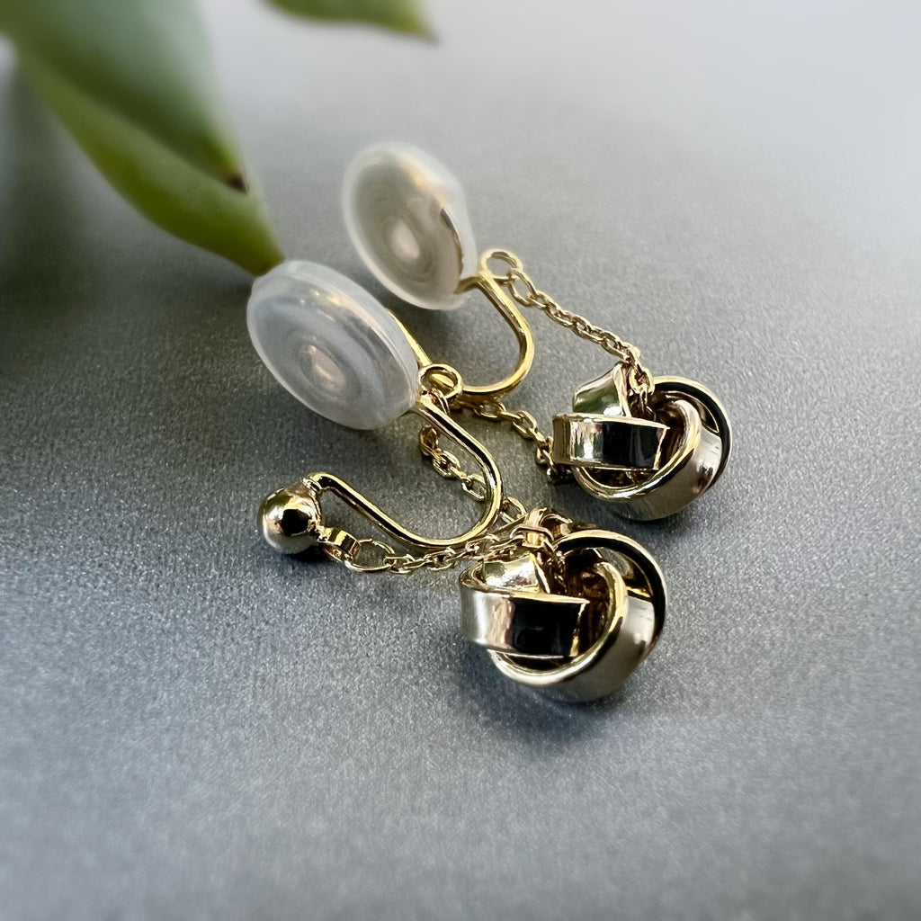 SANS DOULEUR ! Boucles d'oreilles CLIPS U spirale Chaîne Fleur quatre pétales Or /Argent. Clips d'oreilles confortable Boucles Délicates