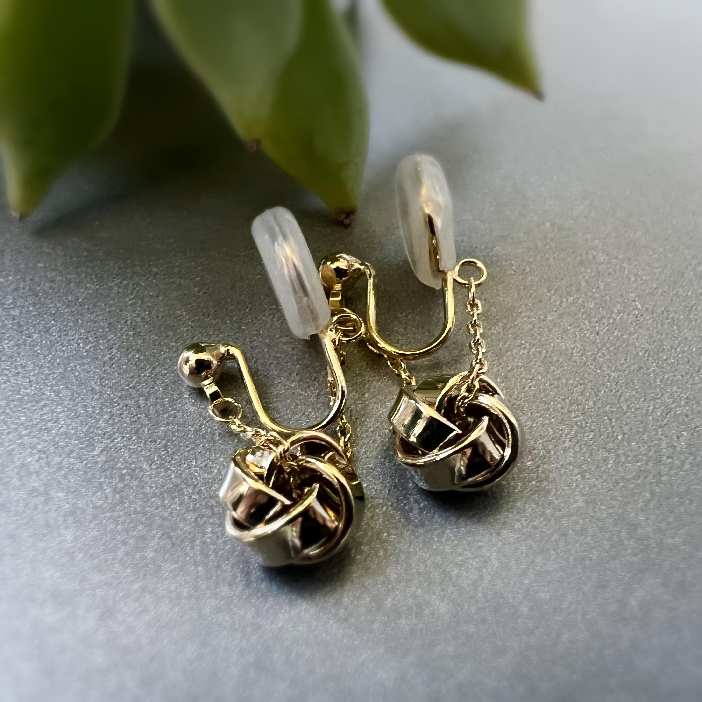 SANS DOULEUR ! Boucles d'oreilles CLIPS U spirale Chaîne Fleur quatre pétales Or /Argent. Clips d'oreilles confortable Boucles Délicates