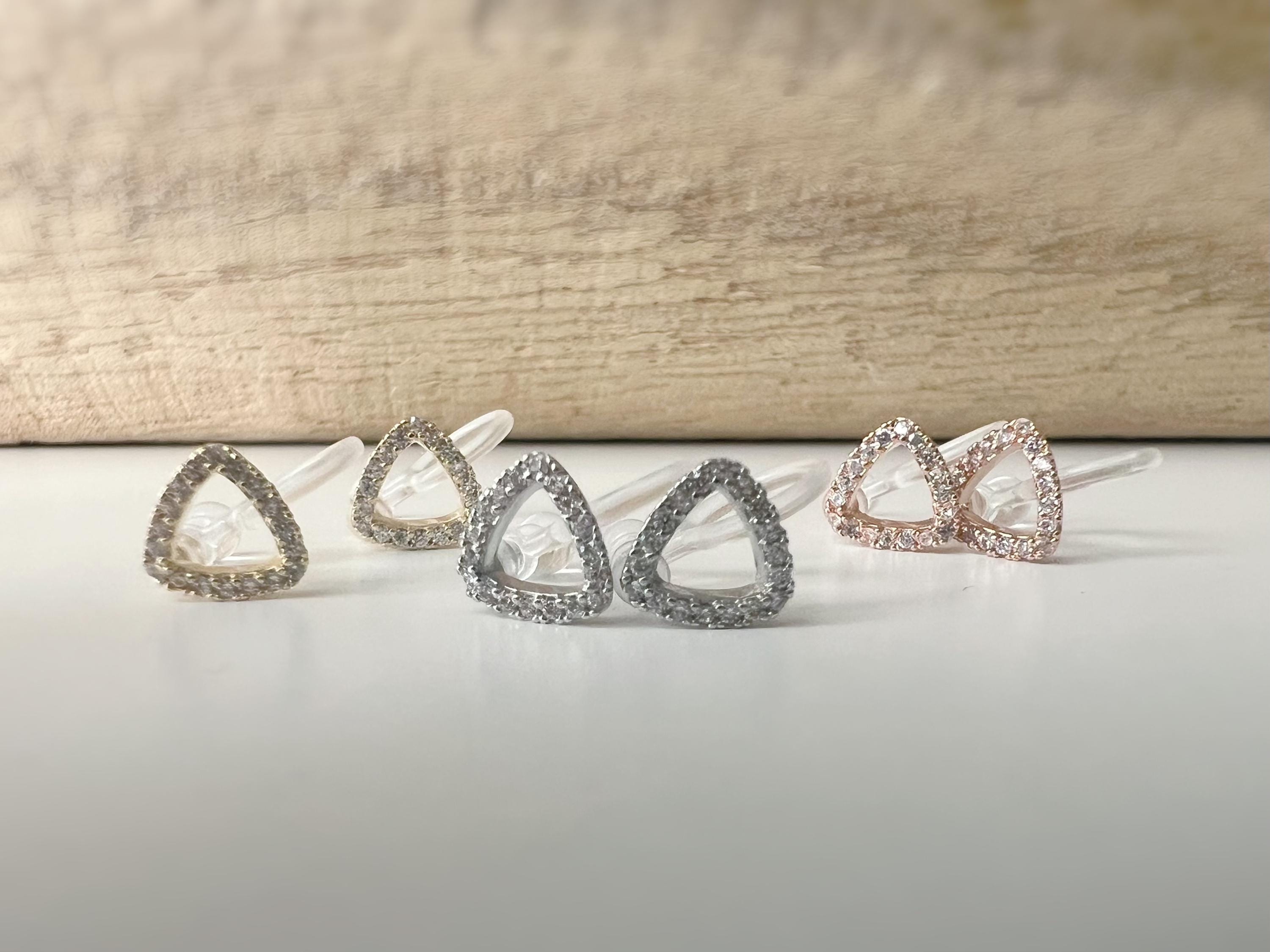 Mini CLIPS d'oreilles invisibles Mini Triangle Zircon Or /Argent /Or rose. Boucles d'oreilles clips confortable délicat minimaliste
