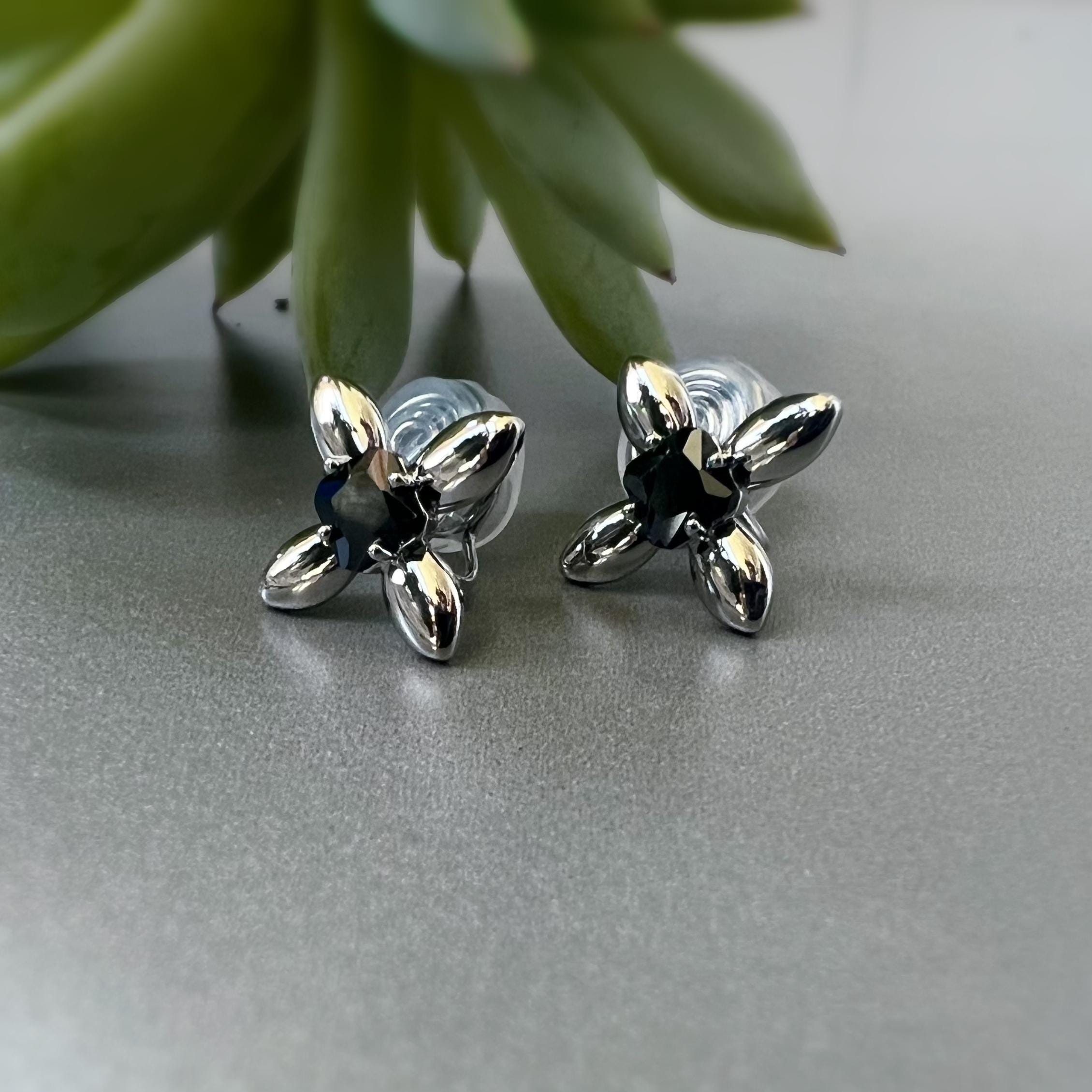 SANS DOULEUR ! Boucles d'oreilles CLIPS U spirale Fleur Croix Argent Zircon carré noirs. Clips d'oreilles confortable Boucles Délicates