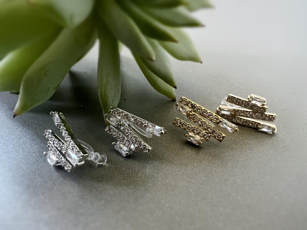 Clips d'oreilles Barre zircon rectangle couleur Or/ Argent. Boucles d'oreilles Clips Invisibles Moderne.