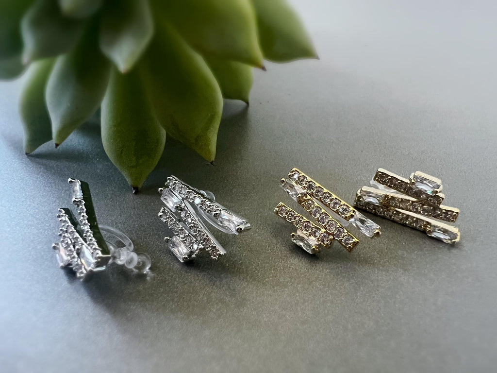 Clips d'oreilles Barre zircon rectangle couleur Or/ Argent. Boucles d'oreilles Clips Invisibles Moderne.