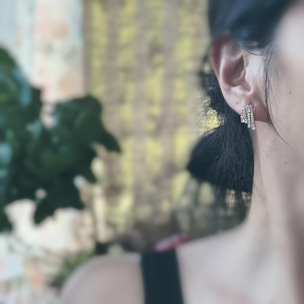 Clips d'oreilles Barre zircon rectangle couleur Or/ Argent. Boucles d'oreilles Clips Invisibles Moderne.