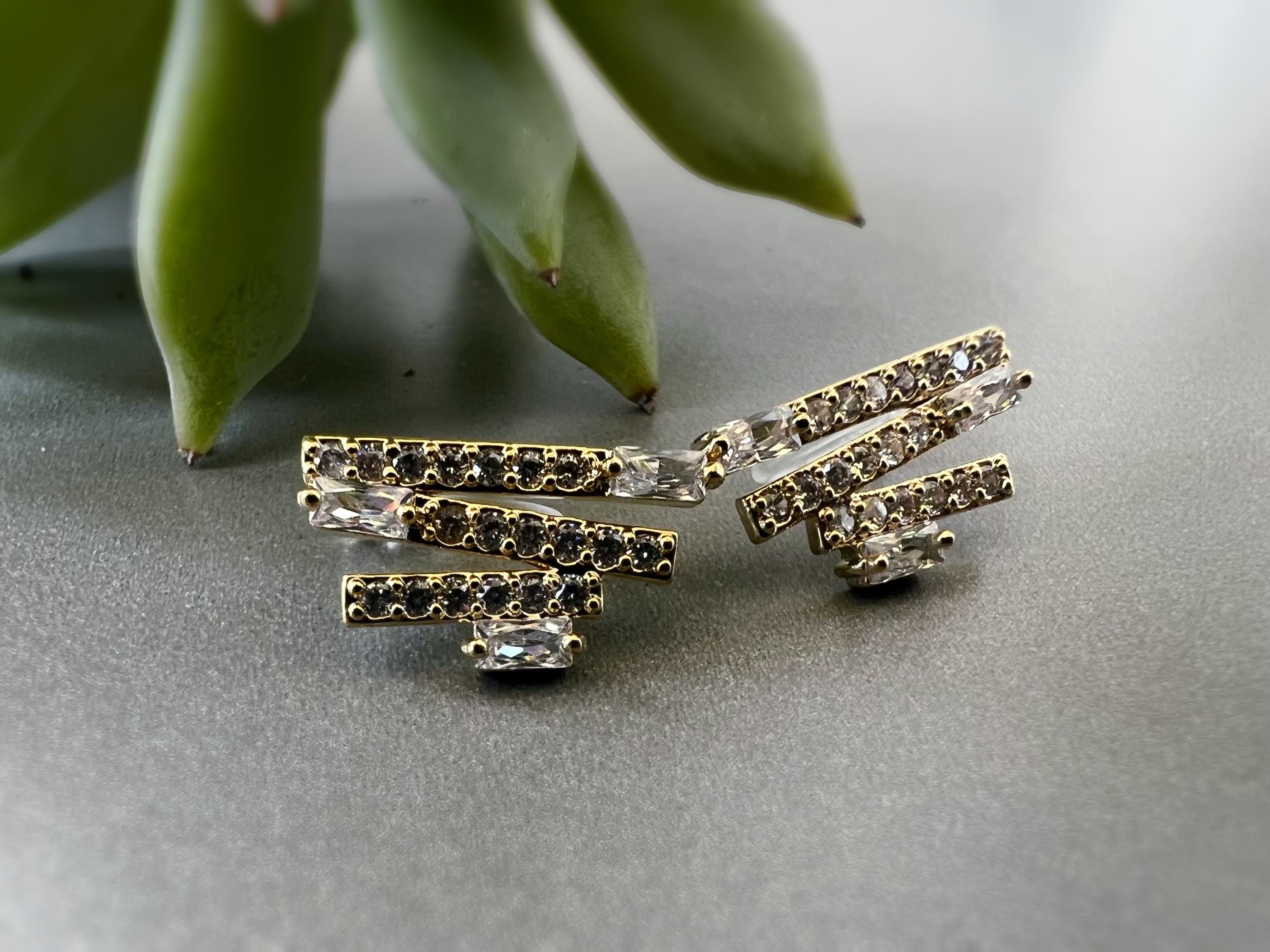 Clips d'oreilles Barre zircon rectangle couleur Or/ Argent. Boucles d'oreilles Clips Invisibles Moderne.
