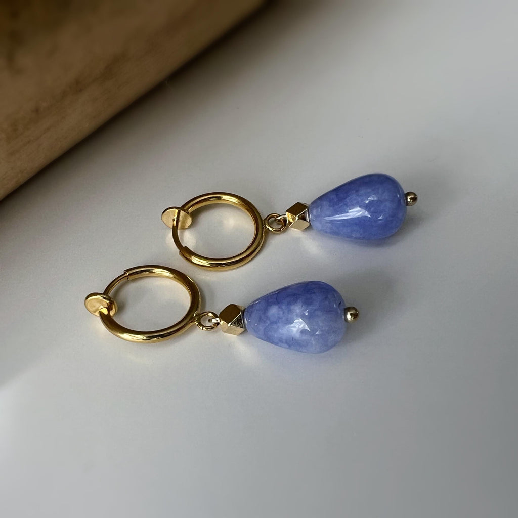 Boucles d'oreille CLIPS pendants anneaux Créoles doré avec Perle goutte d'eau Calcédoine bleu. Bijoux quotidien Anneaux 1.3cm