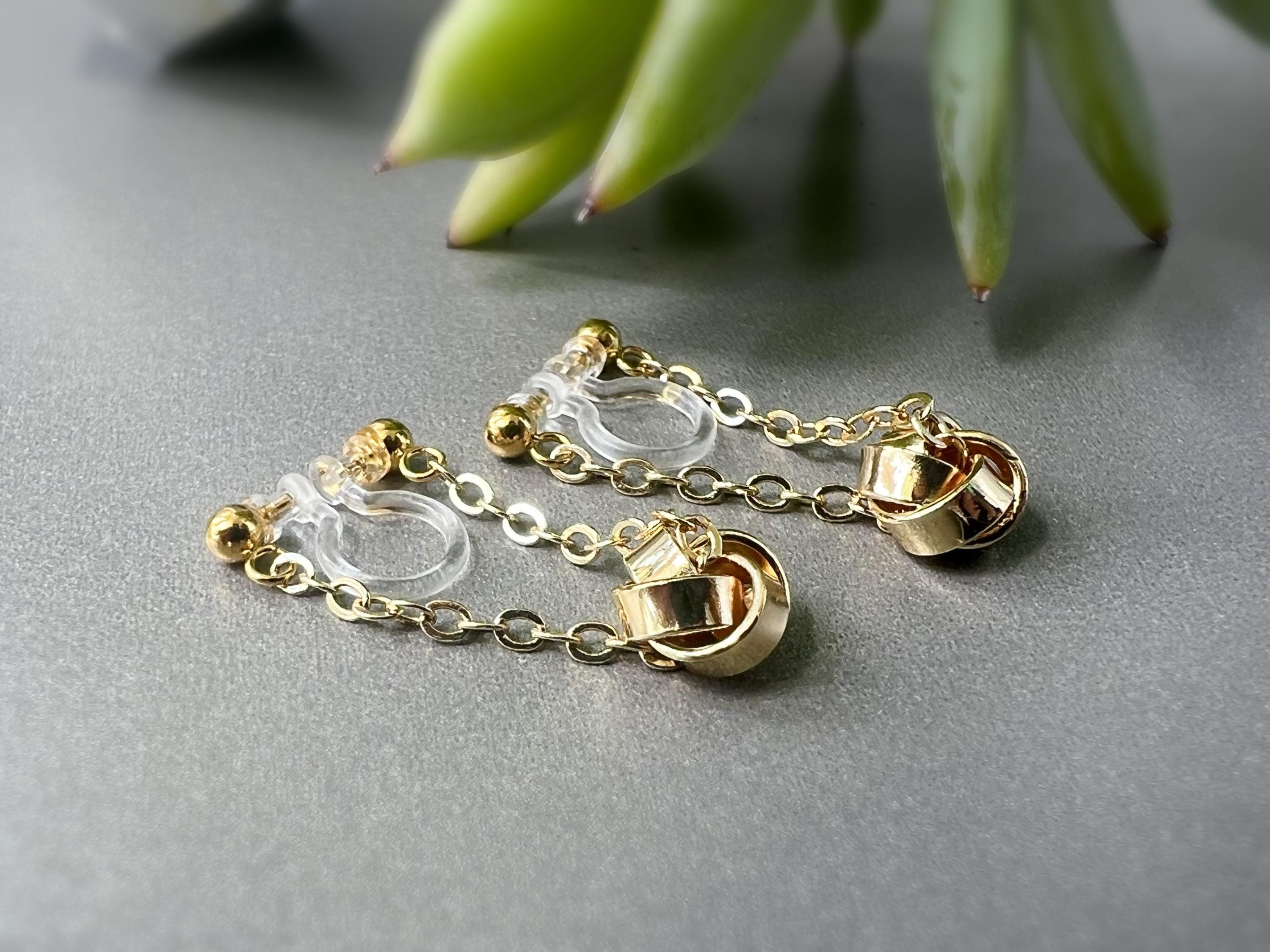Boucles d'oreilles CLIPS INVISIBLE Chaîne plaqué d'Or Petit Fleur quatre pétales. Clips d'oreilles oreilles non percées