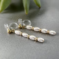 Clips d'oreilles longue Barre Perle blanche en verre min perle disque couleur Or. Boucles d'oreilles Clips Invisibles Moderne