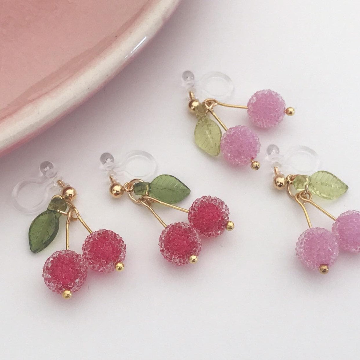 Sweet Bonbon Cerise Rouge Feuilles vertes foncé ou Cerise Rose Feuilles vertes claires. Cadeaux Noël Emballage Bonbon prêt à offrir