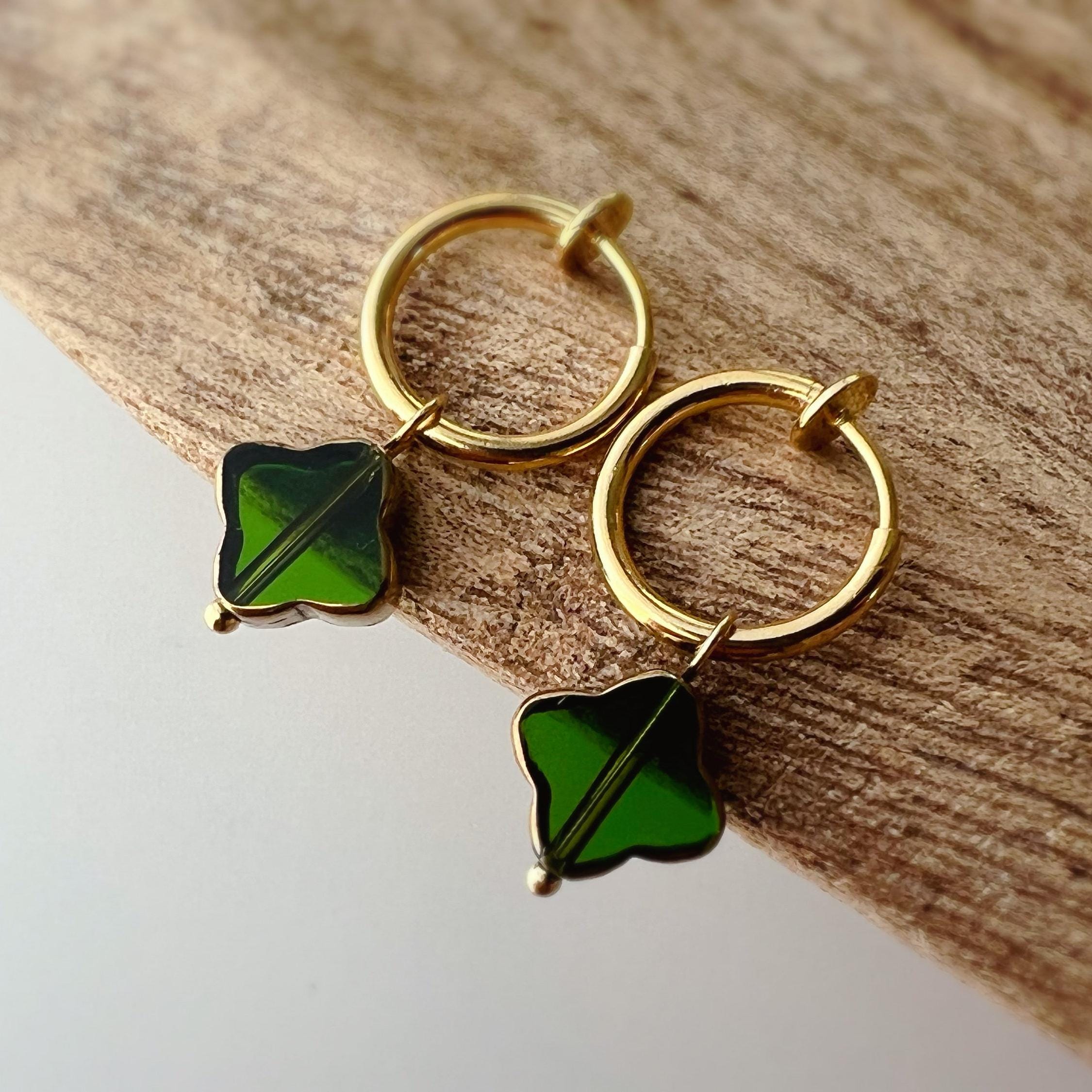 Clips d'oreille 2-EN-1 CLIPS anneaux Créoles Torsadés doré avec Perle vert trèfle à quatre feuilles en verre Bijoux quotidien Anneaux 1.3cm