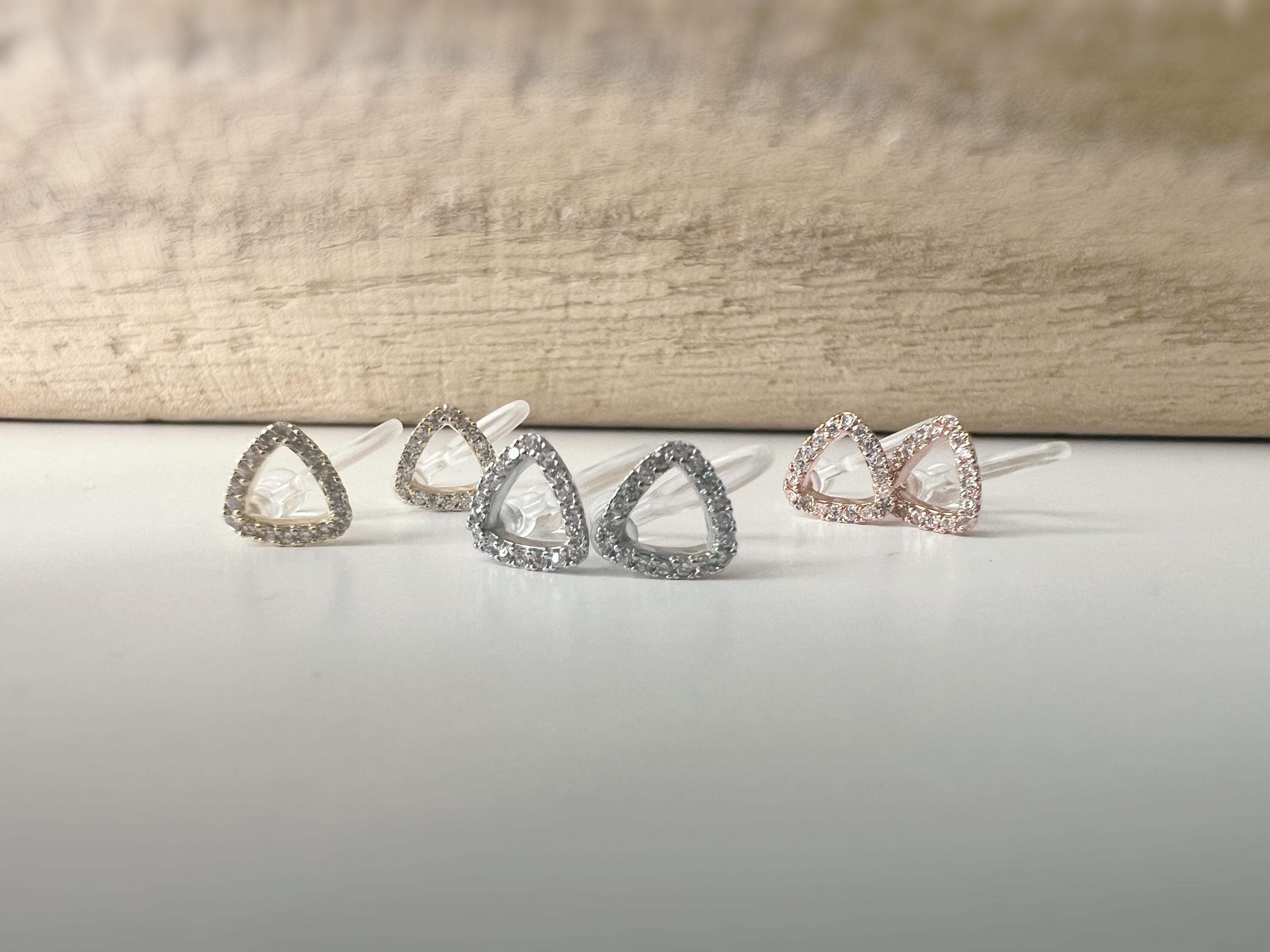 Mini CLIPS d'oreilles invisibles Mini Triangle Zircon Or /Argent /Or rose. Boucles d'oreilles clips confortable délicat minimaliste