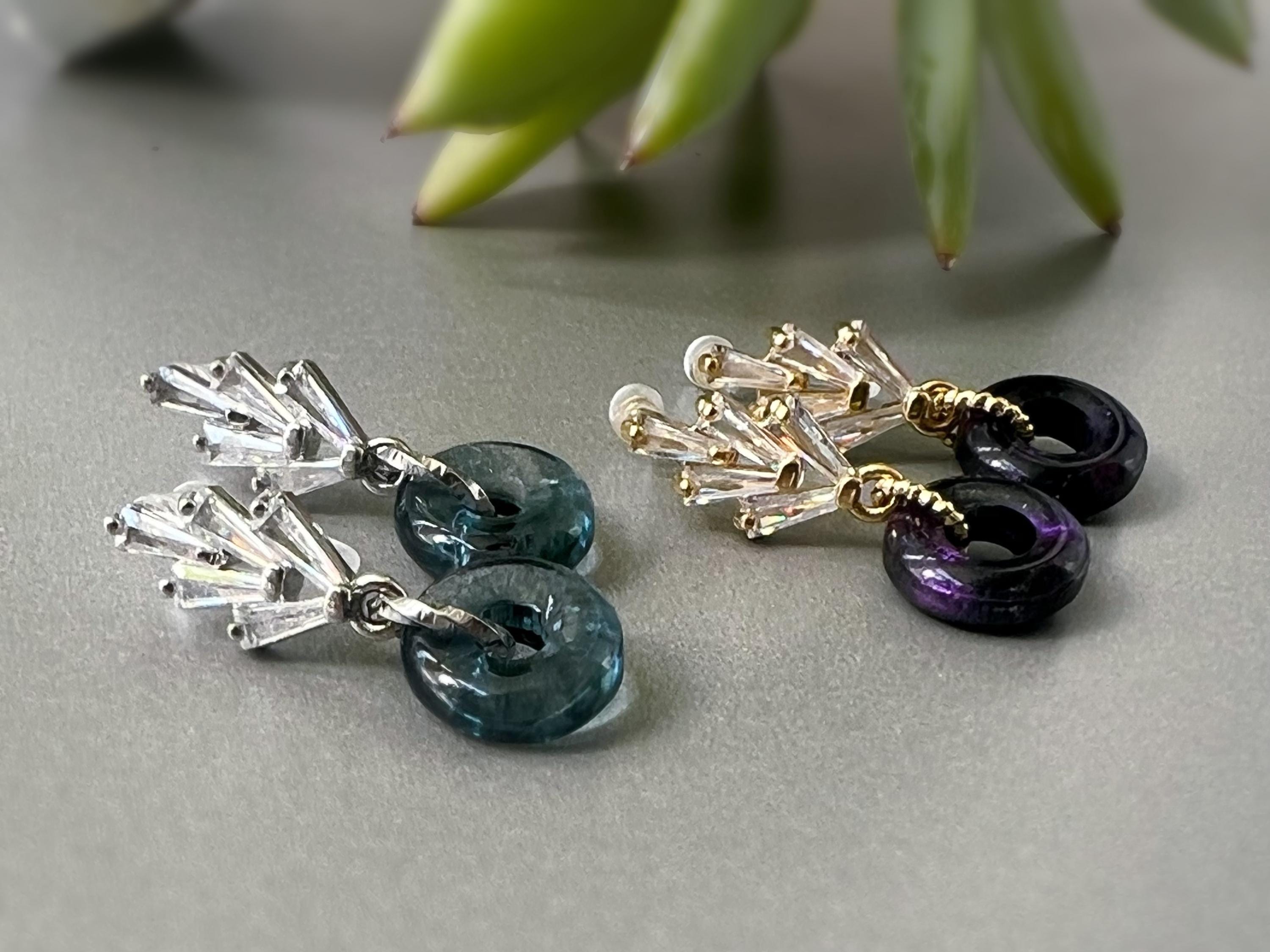 Boucles d'oreilles Clips INVISIBLES pendantes Feuille Zircon Or/ Argent, Petit cercle Donut en verre violet foncé. Clips confortable