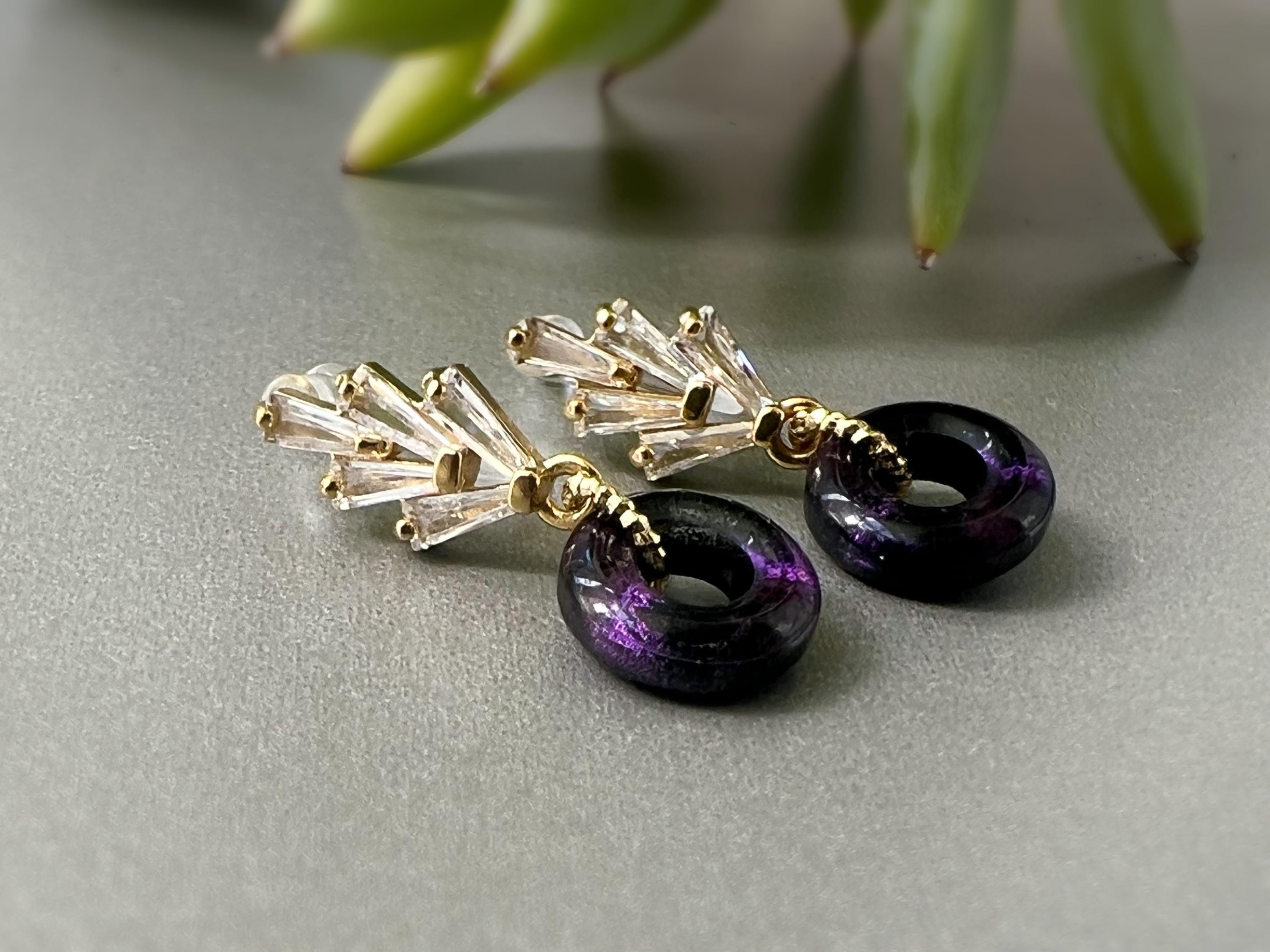 Boucles d'oreilles Clips INVISIBLES pendantes Feuille Zircon Or/ Argent, Petit cercle Donut en verre violet foncé. Clips confortable