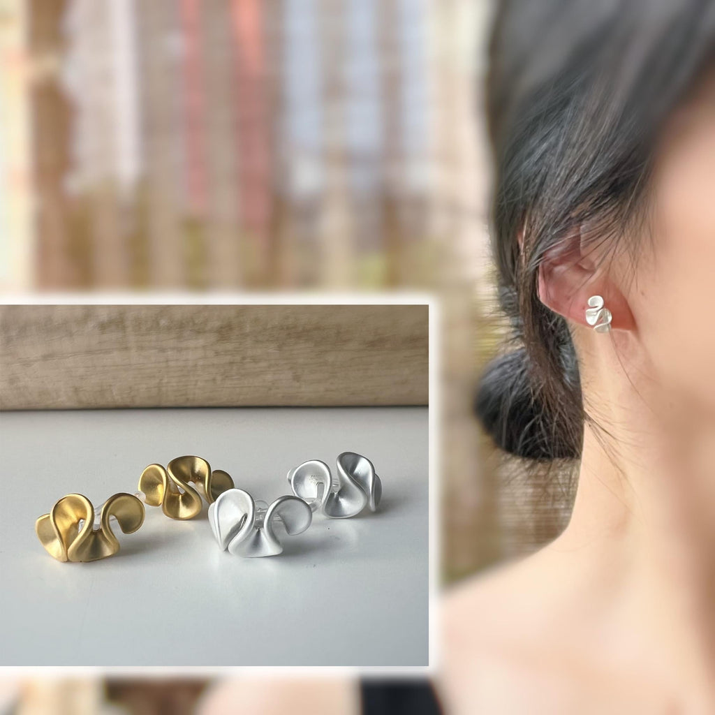 Boucles d'oreilles Clips INVISIBLES fleur de crème au beurre couleur Or / Argent, Clips d'oreilles confortable bijoux minimaliste quotidien.