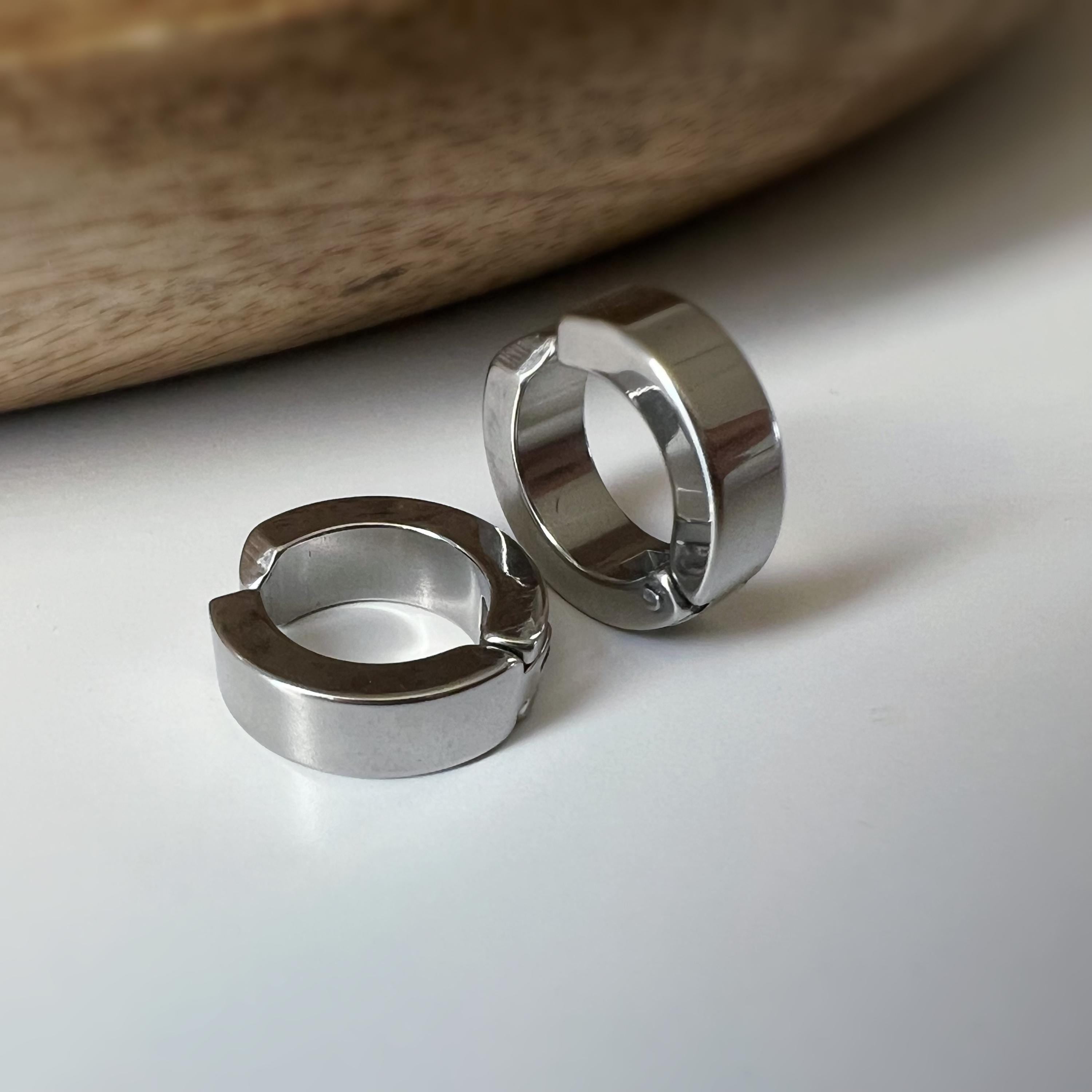 Boucles d'oreille CLIPS Pince Anneaux couleur Argent, Noir, Or, Bleu pour oreilles non percées. Bijoux quotidien