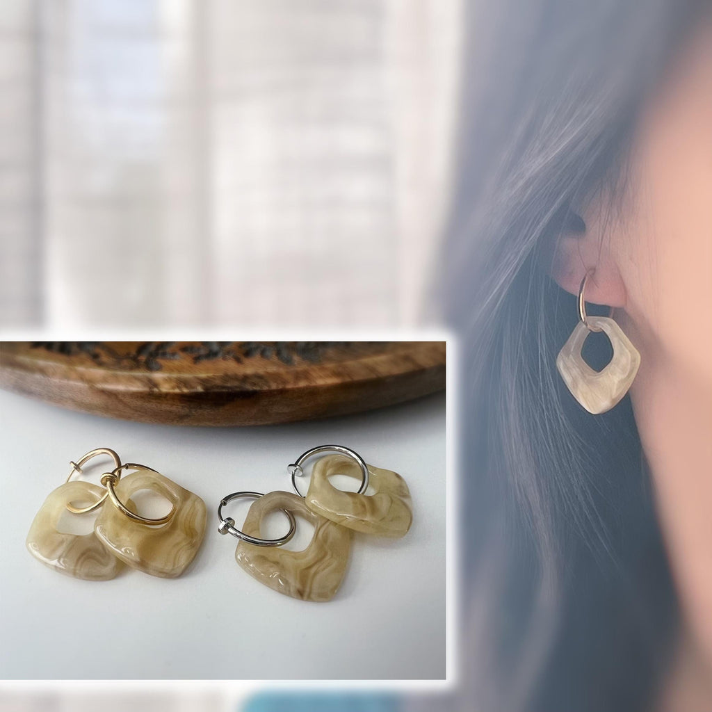 2 EN 1, Clips d'oreilles Anneaux Grand cercle Acétate Café crème. Créoles Clips 18mm Argent / Or. CLIPS confortable Oreilles non percées.