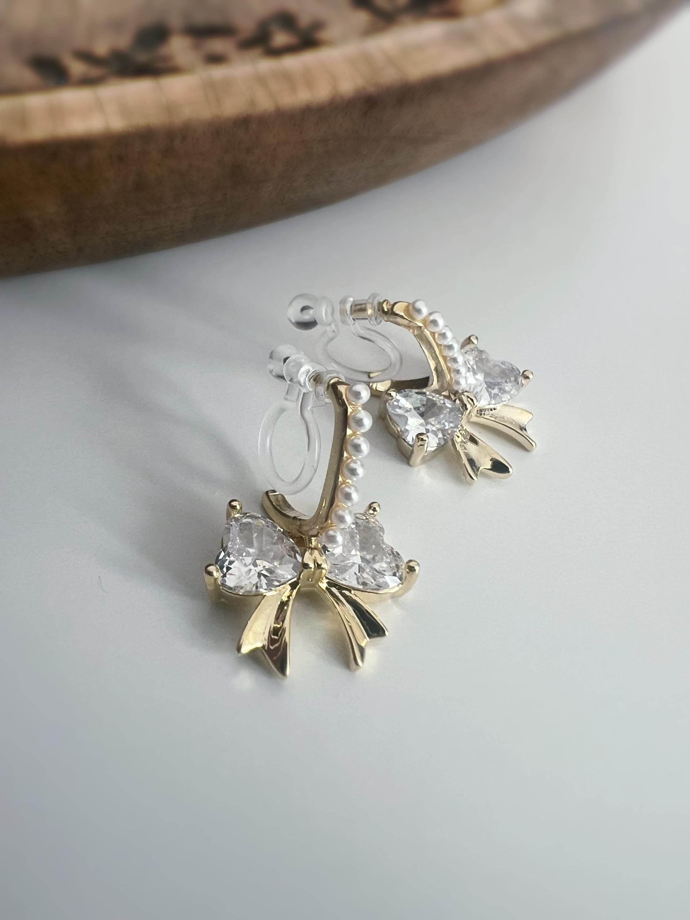 Noeud papillon sweet zircon Clips Invisible couleur or Demi-créole avec mini perle blanche, Clips confortable délicat. Cadeaux Prêt à offrir