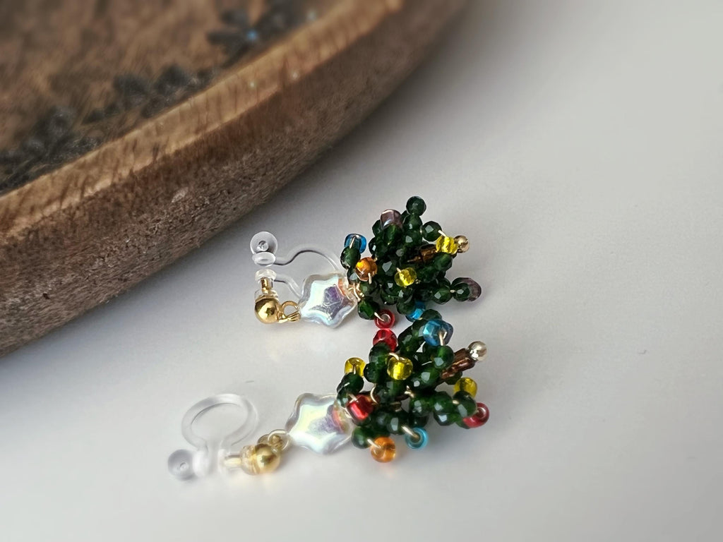Christmas tree. Invisible clips small shiny star tree mini green faceted beads. red blue yellow purple Christmas gifts Ready to offer