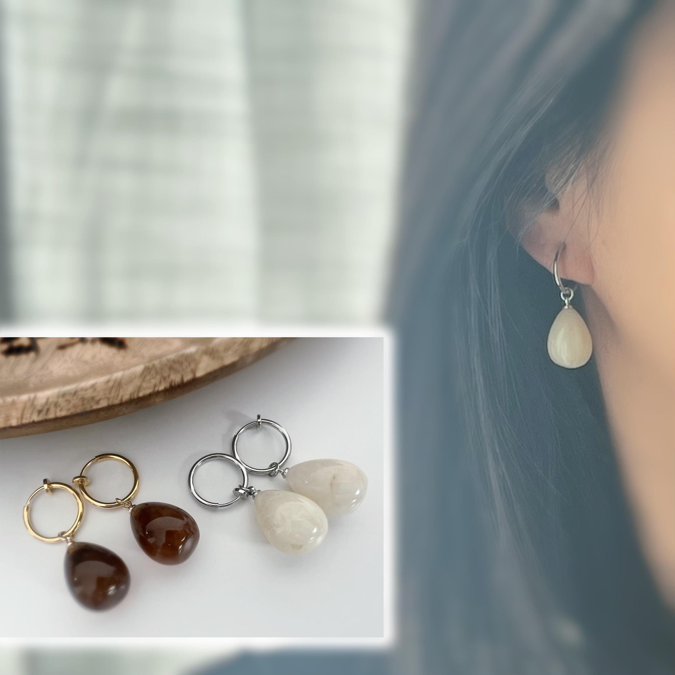 Boucles d'oreilles CLIPS créoles 15mm Perle grosse goutte eau Blanc argent/ Marron or. Bijoux quotidien. Clips discret Oreilles NON percées.