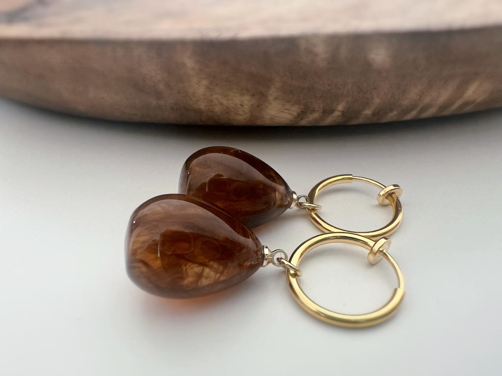 Boucles d'oreilles CLIPS créoles 15mm Perle grosse goutte eau Blanc argent/ Marron or. Bijoux quotidien. Clips discret Oreilles NON percées.