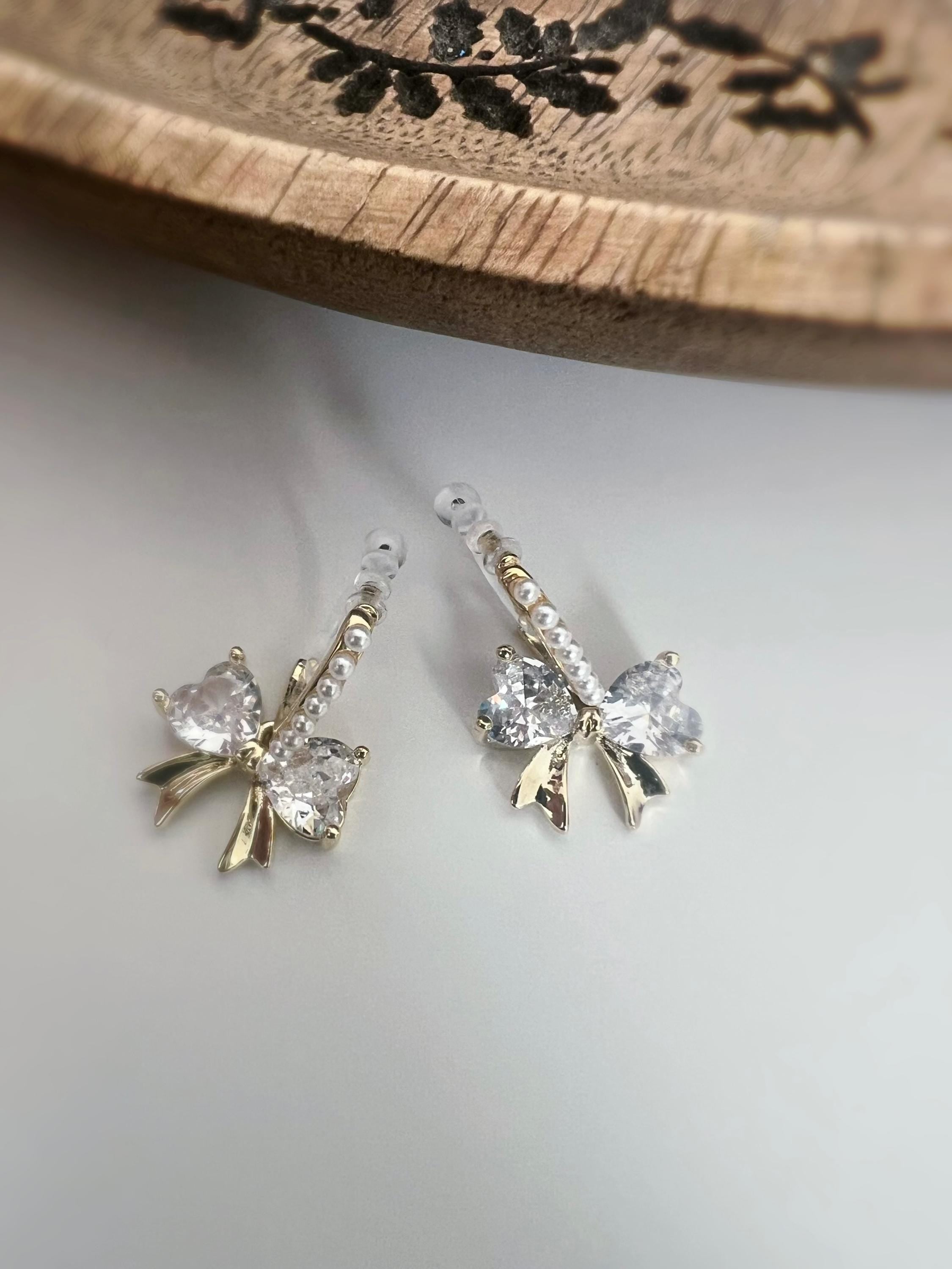 Noeud papillon sweet zircon Clips Invisible couleur or Demi-créole avec mini perle blanche, Clips confortable délicat. Cadeaux Prêt à offrir