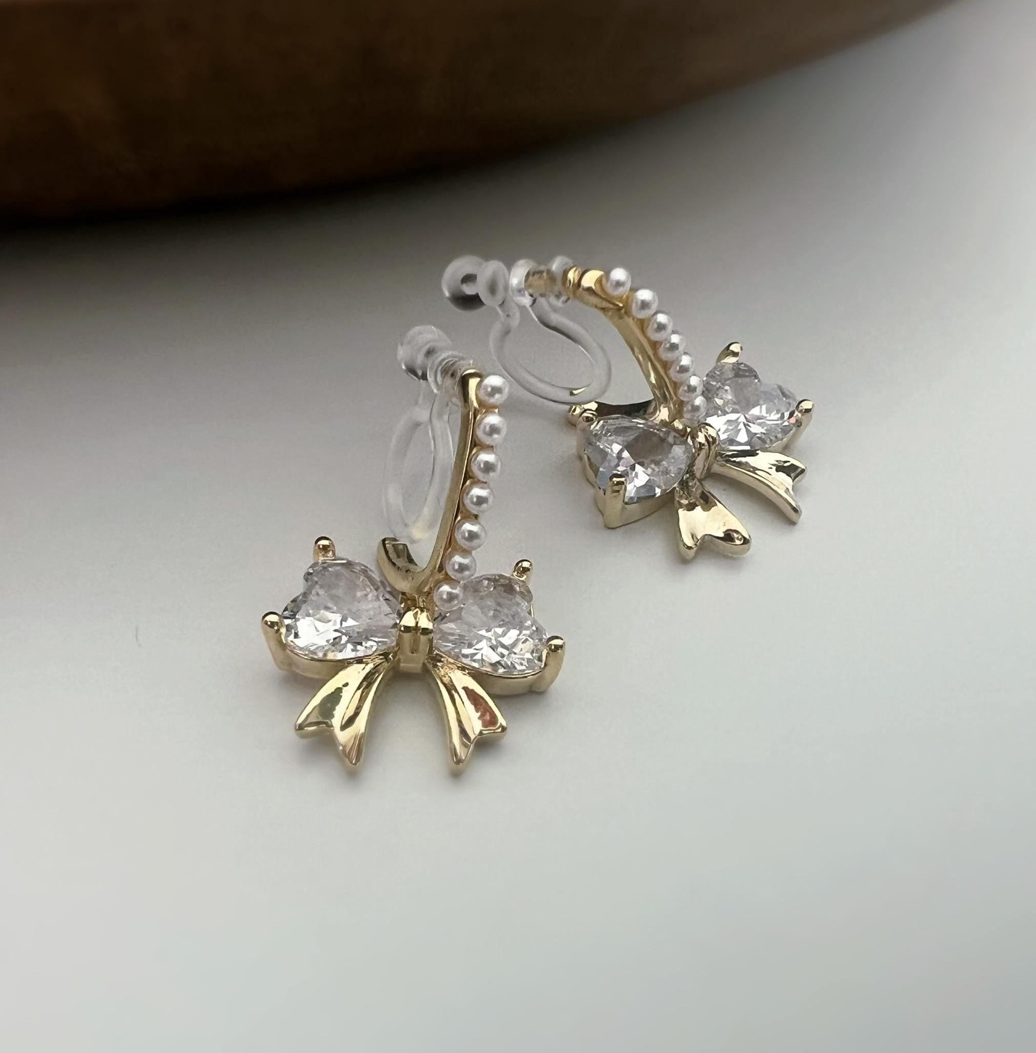 Noeud papillon sweet zircon Clips Invisible couleur or Demi-créole avec mini perle blanche, Clips confortable délicat. Cadeaux Prêt à offrir