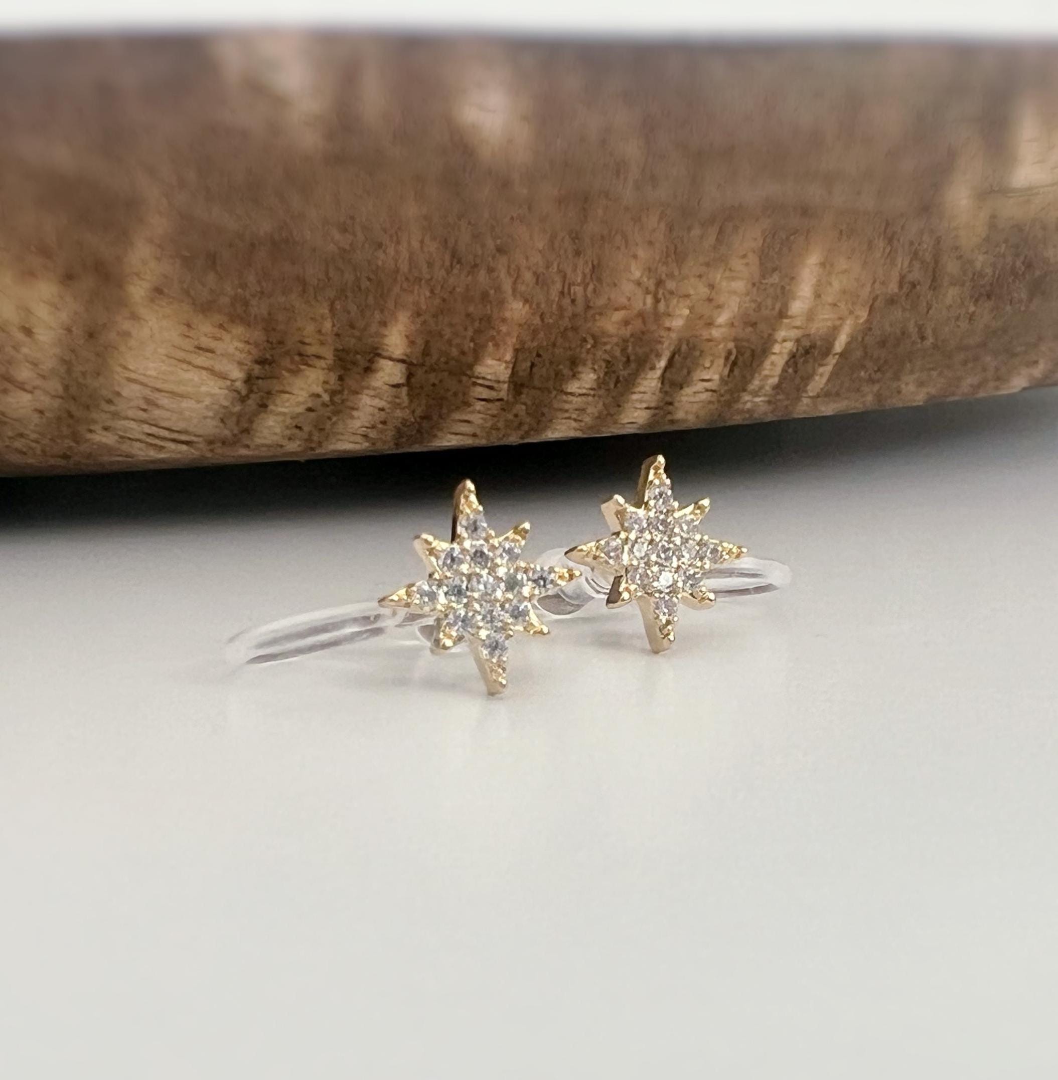 Mini étoile clips d'oreilles résine invisible. étoile or zircon Pentacle et étoile or à huit branches Boucles d'oreille clips confortable