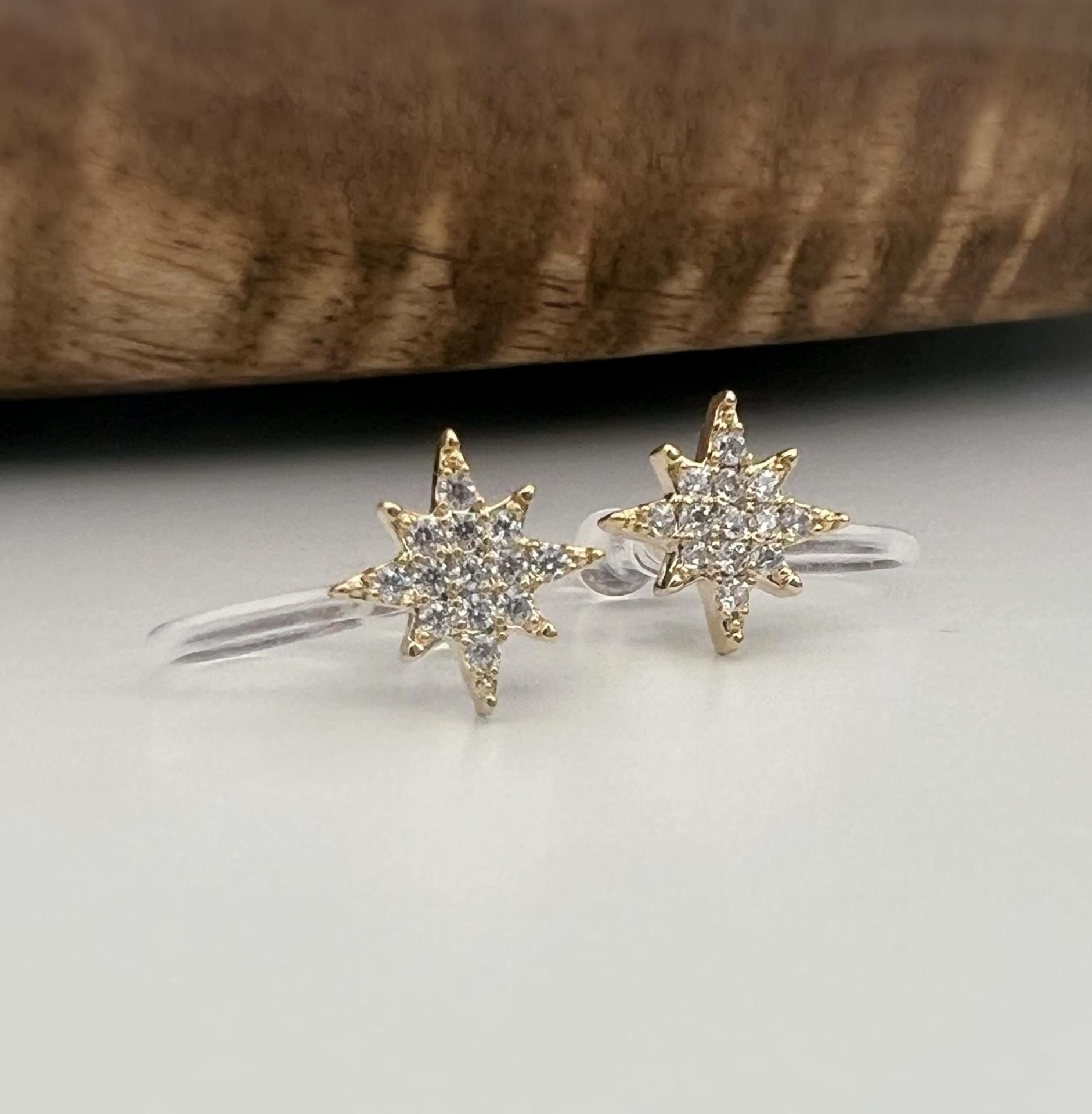 Mini étoile clips d'oreilles résine invisible. étoile or zircon Pentacle et étoile or à huit branches Boucles d'oreille clips confortable