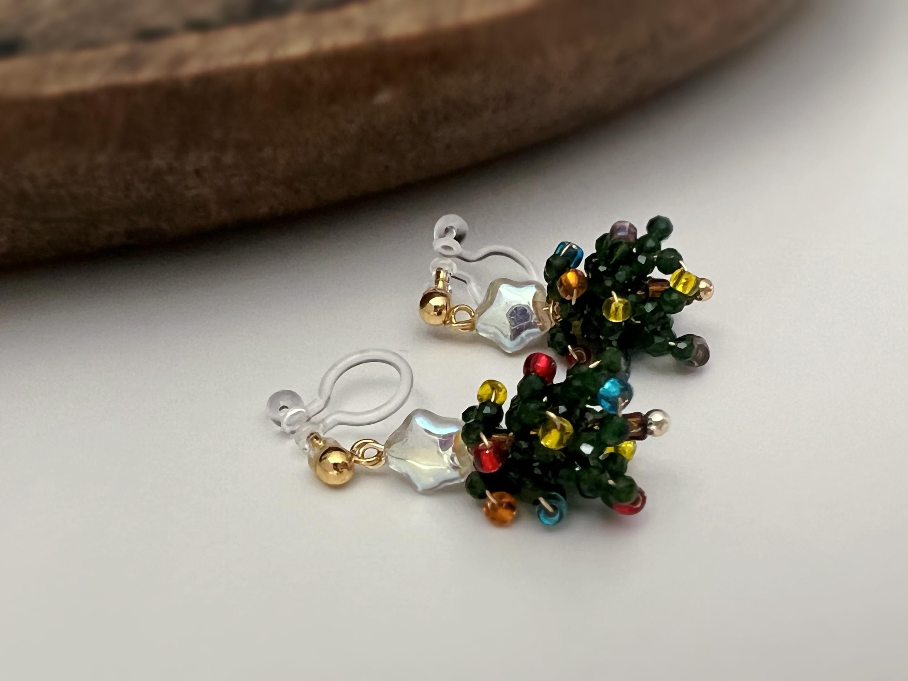 Christmas tree. Invisible clips small shiny star tree mini green faceted beads. red blue yellow purple Christmas gifts Ready to offer