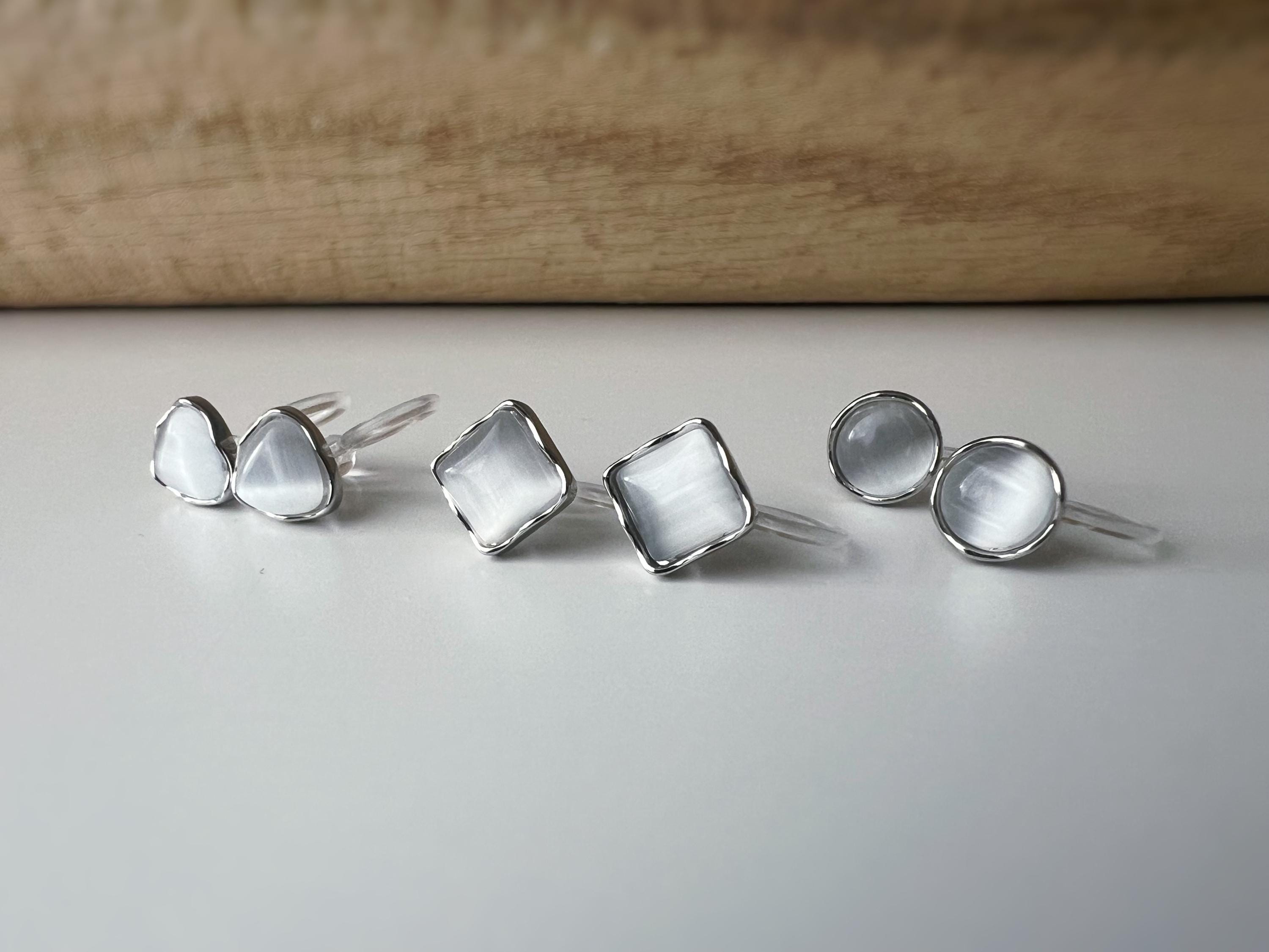 Mini CLIPS d'oreilles invisibles argenté, Mini Triangle/ Carré / Rond pierre oeil de chat blanc, Boucles d'oreilles clips minimaliste