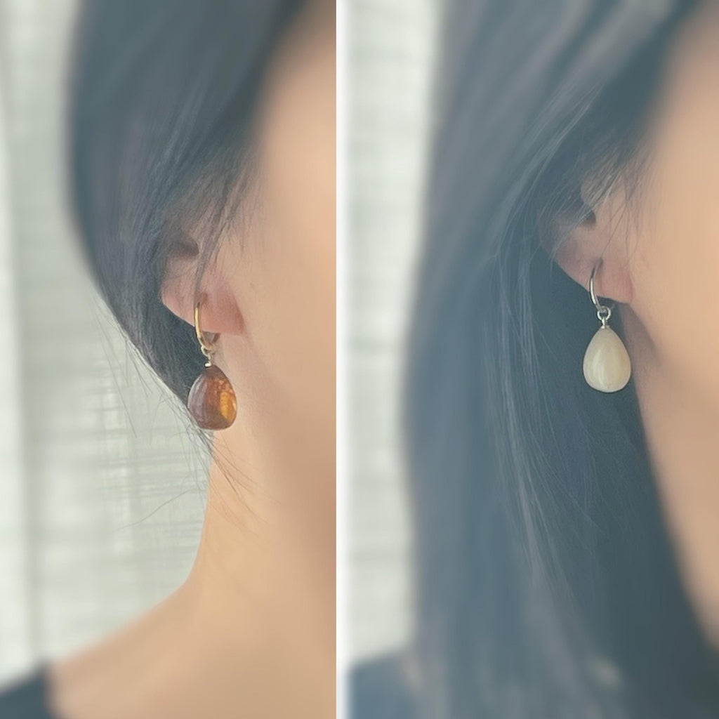 Boucles d'oreilles CLIPS créoles 15mm Perle grosse goutte eau Blanc argent/ Marron or. Bijoux quotidien. Clips discret Oreilles NON percées.