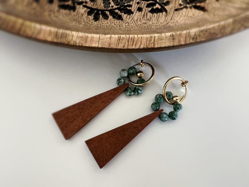 2 EN 1 Créoles Clips 15mm OR Cercle perles pierre naturelle verte Pendentif triangle en bois marron . Clips de l'hiver pour tenues chaudes.