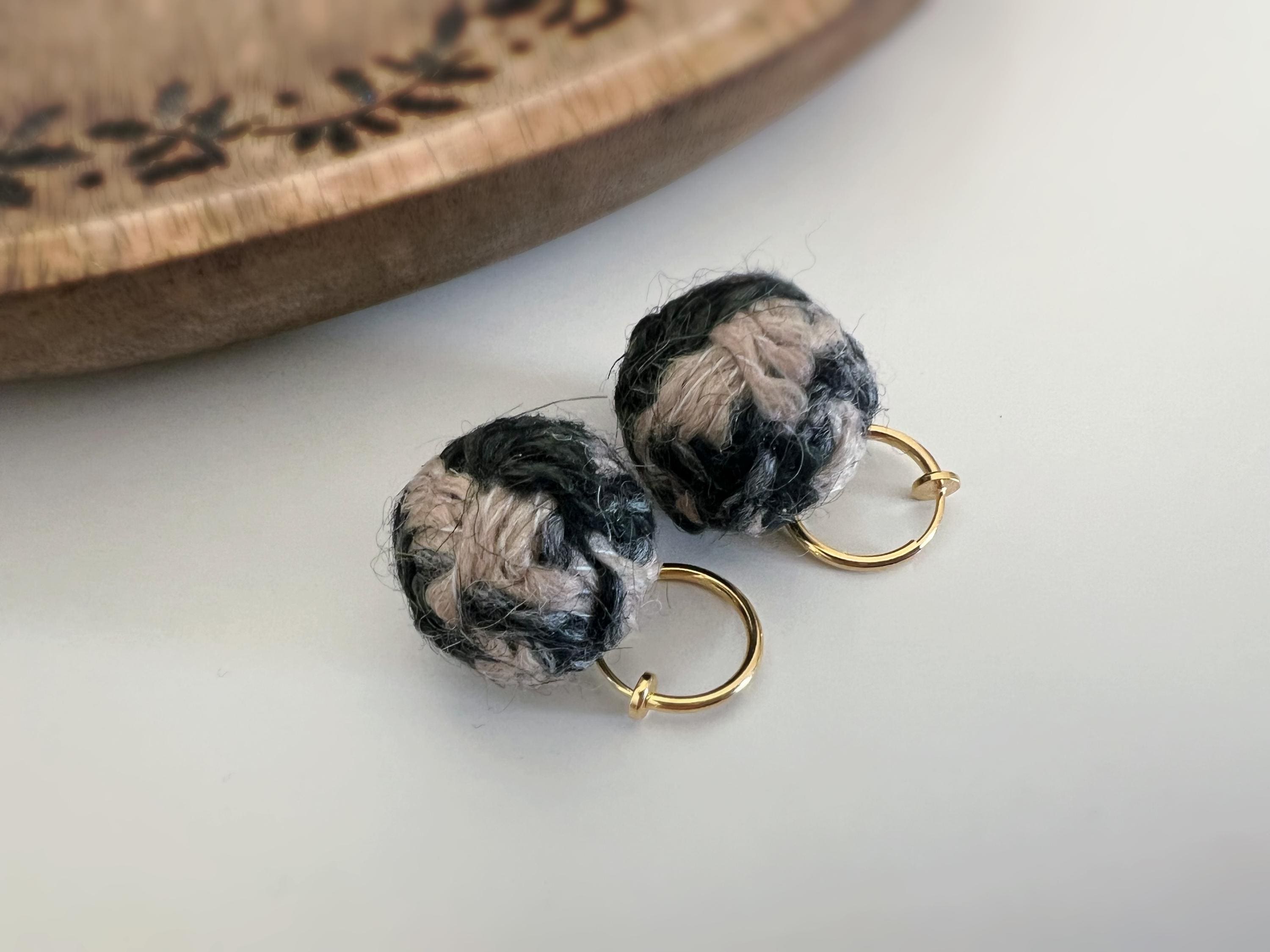 2 EN 1 Créoles Clips 15mm OR Gros pompon boucle de fil de laine Vert foncé kaki/ Marron foncé Kaki Clips d'oreilles de l'hiver.