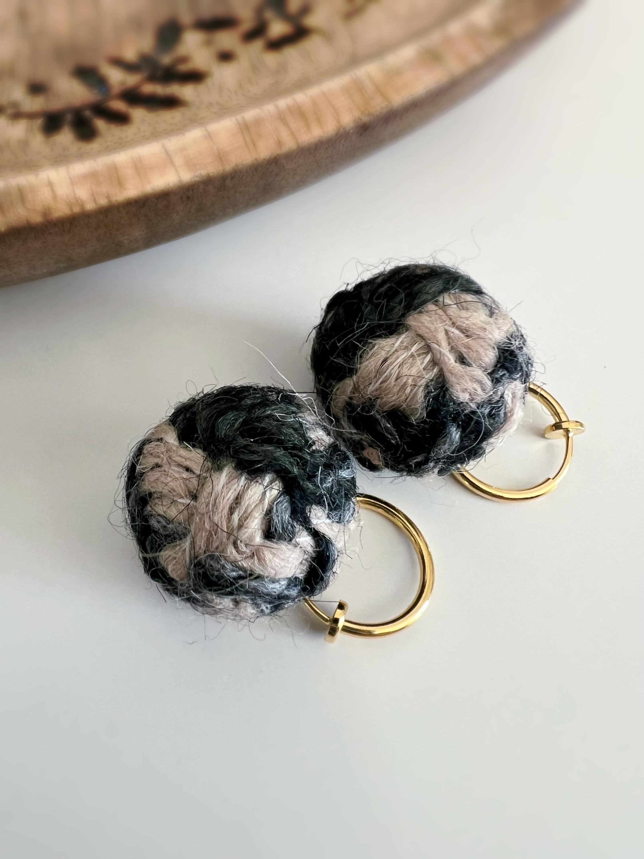 2 EN 1 Créoles Clips 15mm OR Gros pompon boucle de fil de laine Vert foncé kaki/ Marron foncé Kaki Clips d'oreilles de l'hiver.